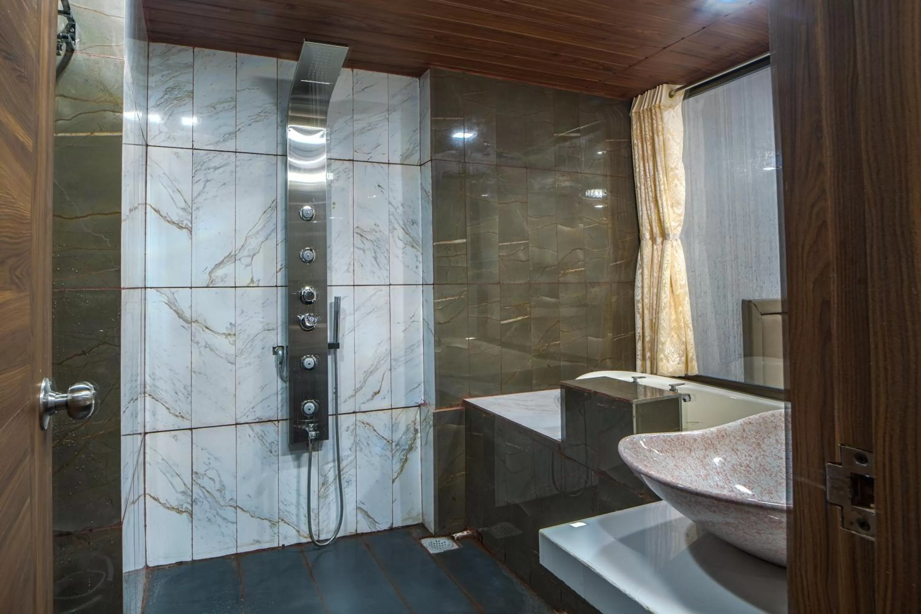 Bathroom in Hotel Jurkis, Kolhapur