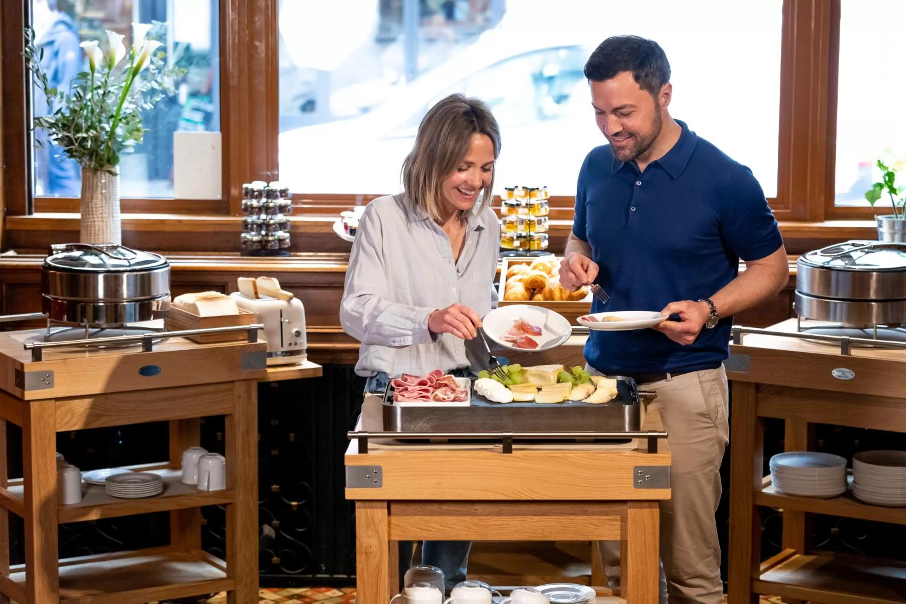 Buffet breakfast in Hotel Etats Unis Opera