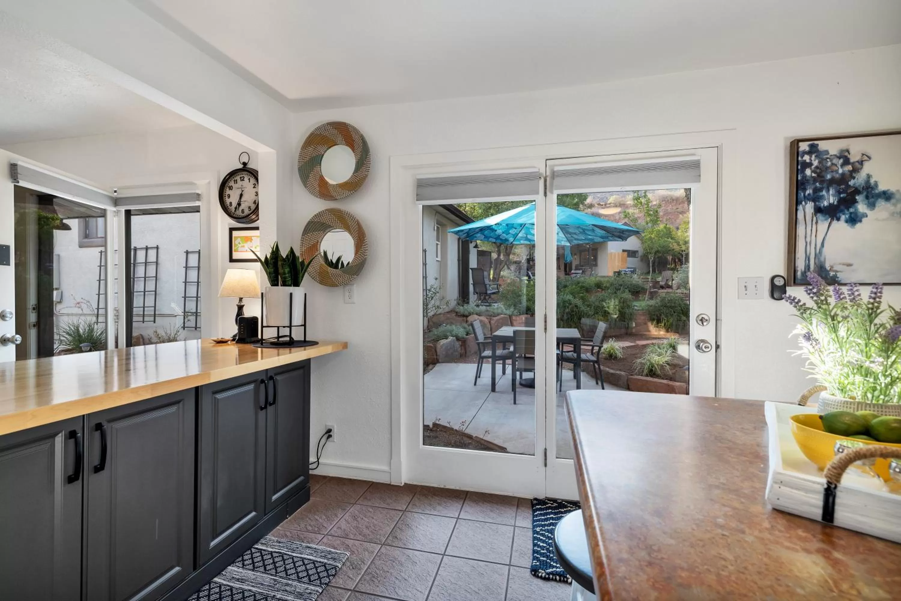 Kitchen or kitchenette in Red Rock Inn Cottages