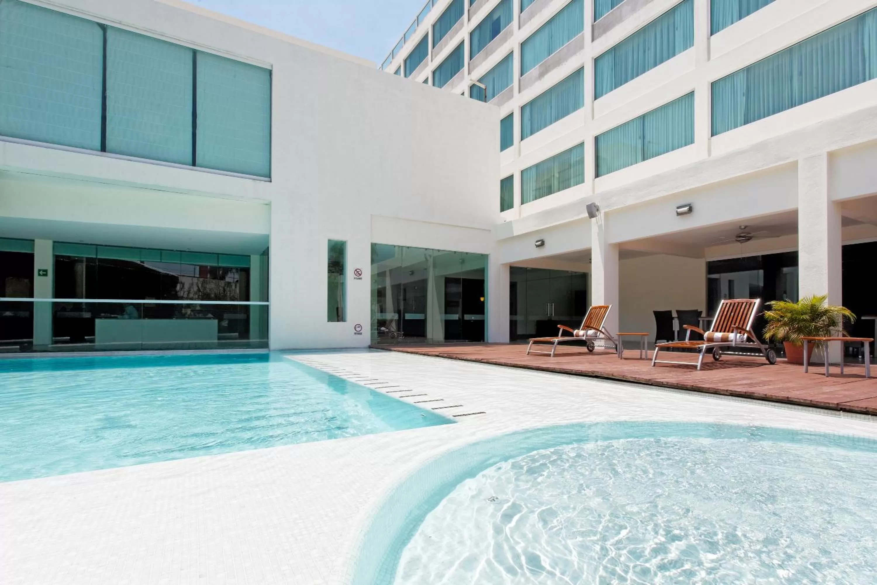 Swimming pool in Crowne Plaza Villahermosa by IHG