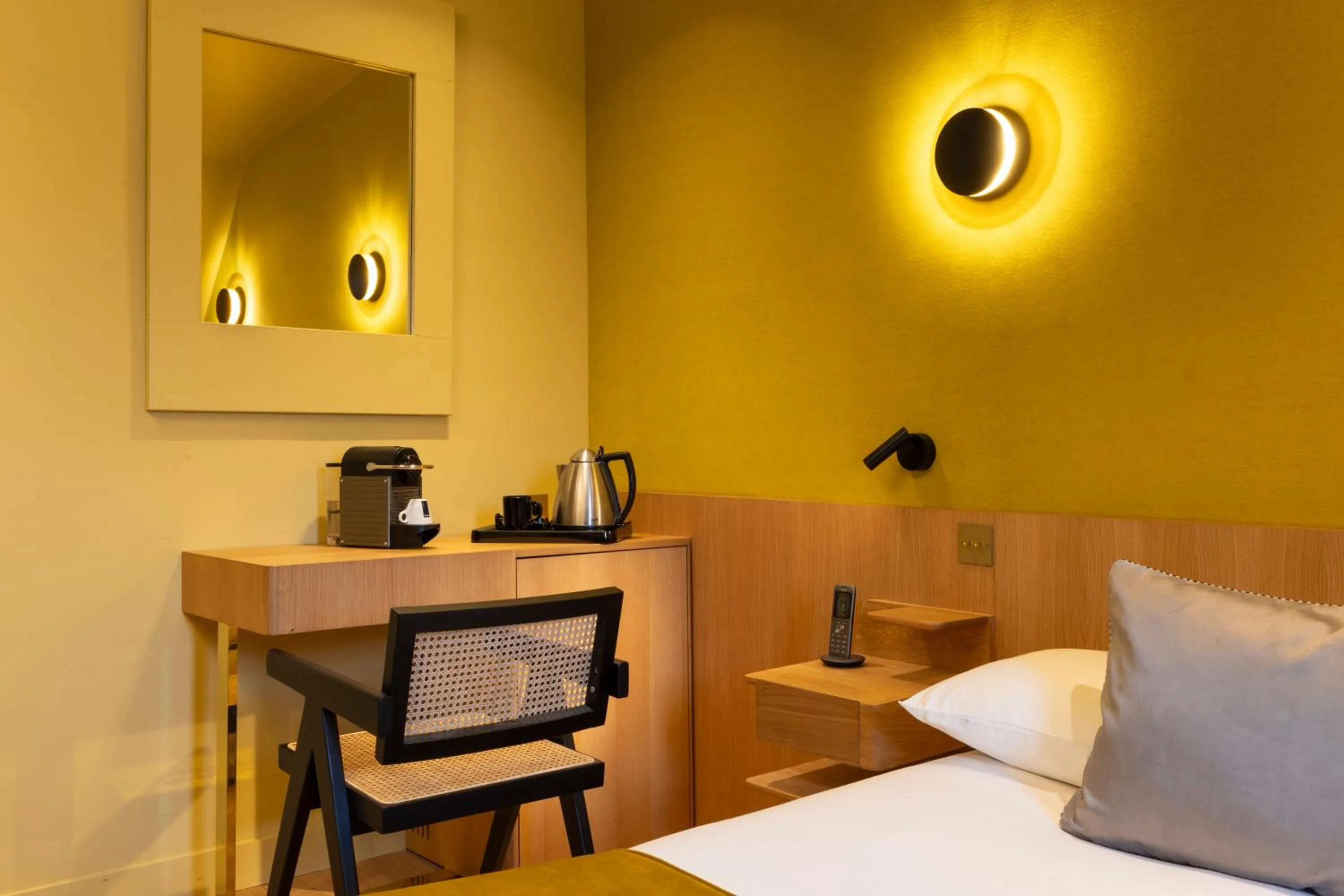 Bedroom, Bed in Hôtel Elixir