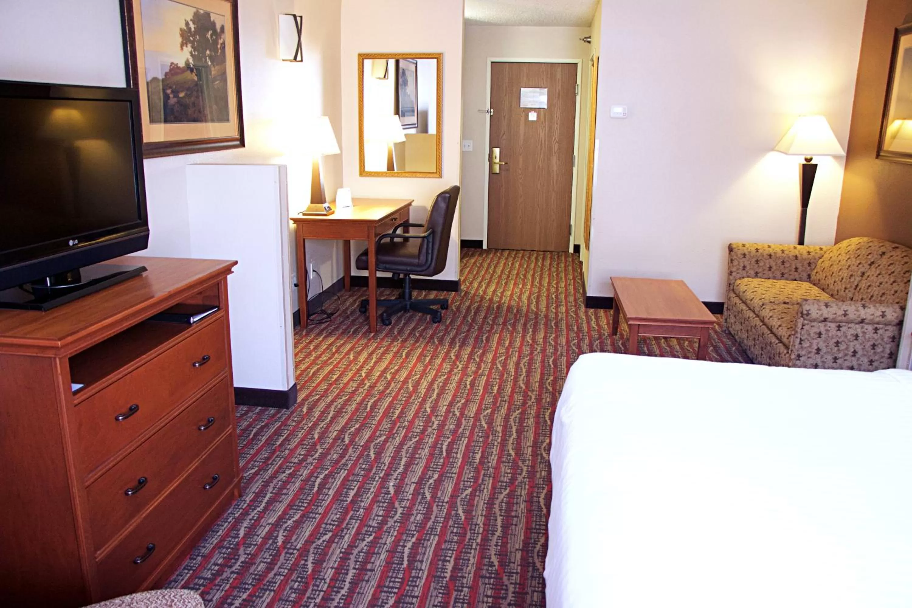 Photo of the whole room, Bed in Holiday Inn Express Hotel & Suites Pierre-Fort Pierre by IHG