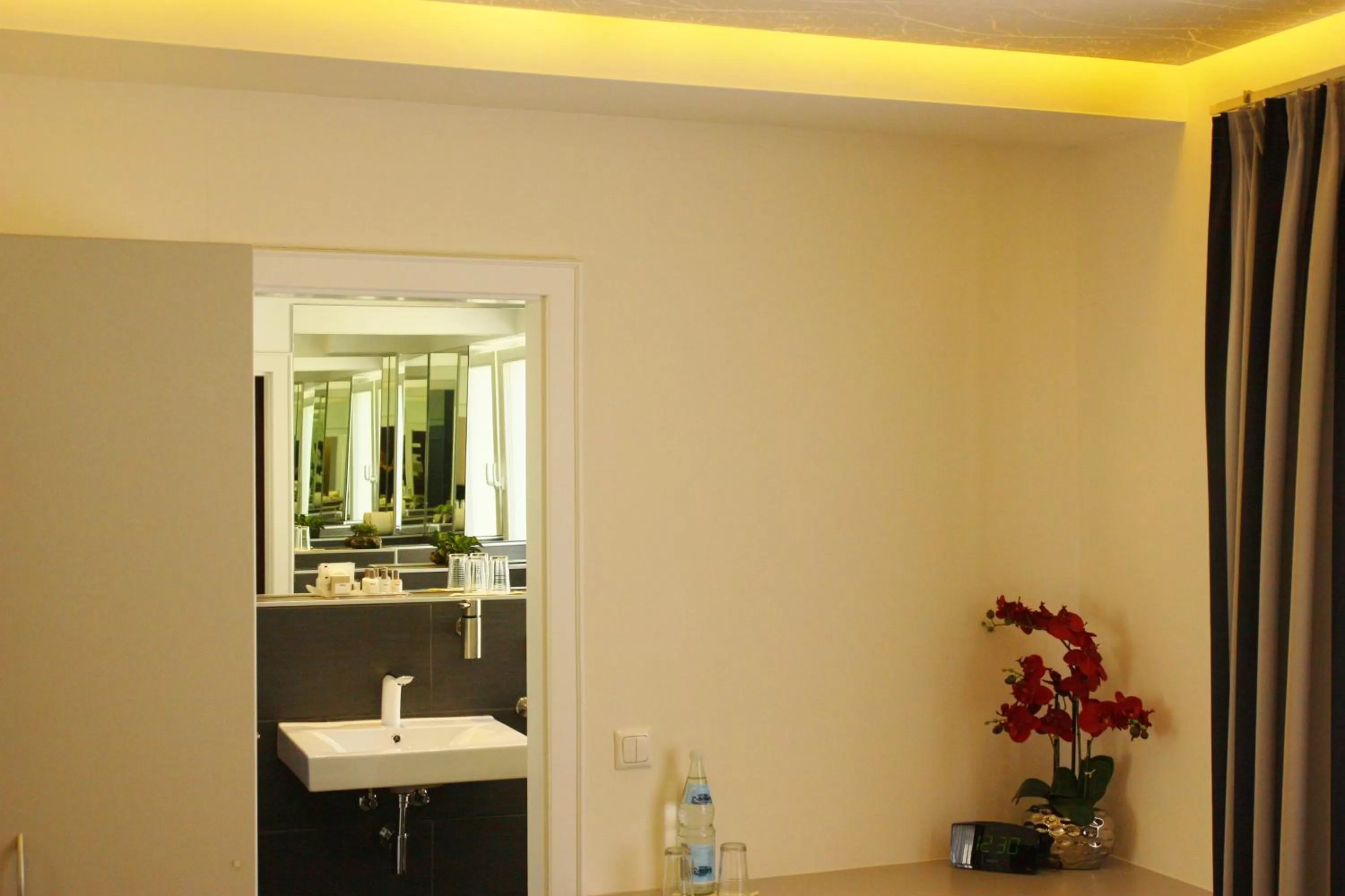 Photo of the whole room in Hotel am Schloss