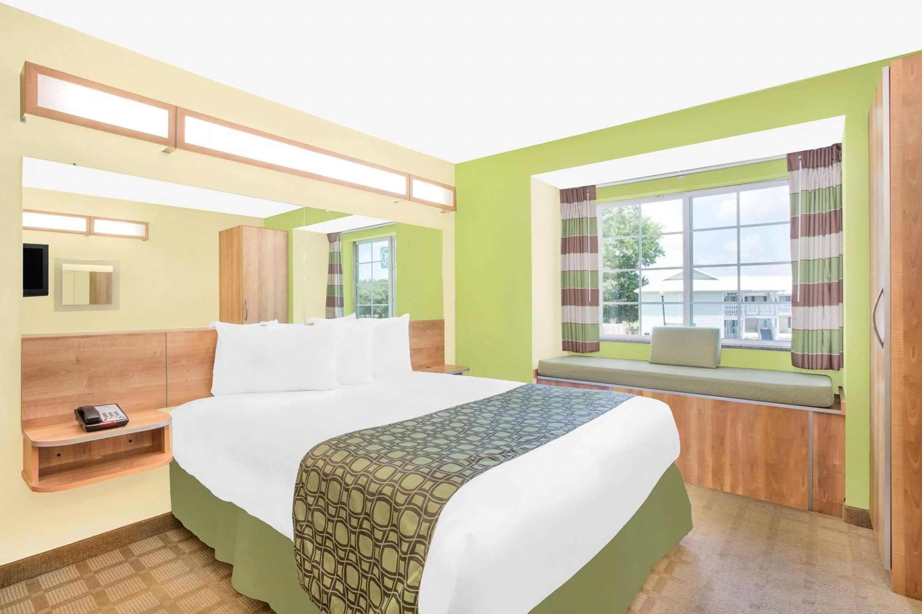 Photo of the whole room, Bed in Microtel Inn & Suites by Wyndham Tuscumbia/Muscle Shoals
