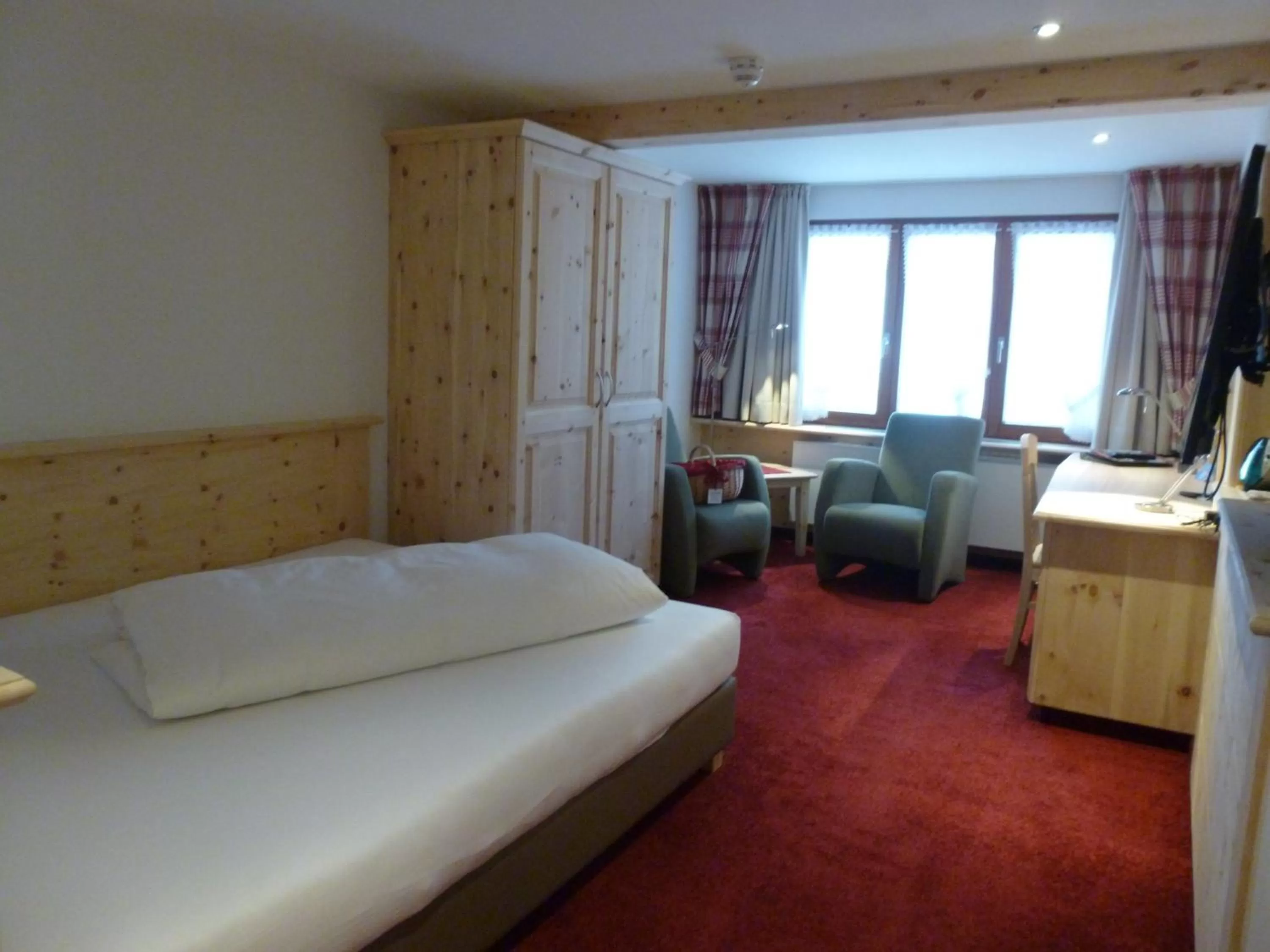 Photo of the whole room, Bed in Hotel Schwarzwald-Gasthof Rößle