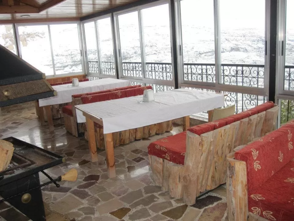 Restaurant/Places to Eat in Hotel L'Aiglon