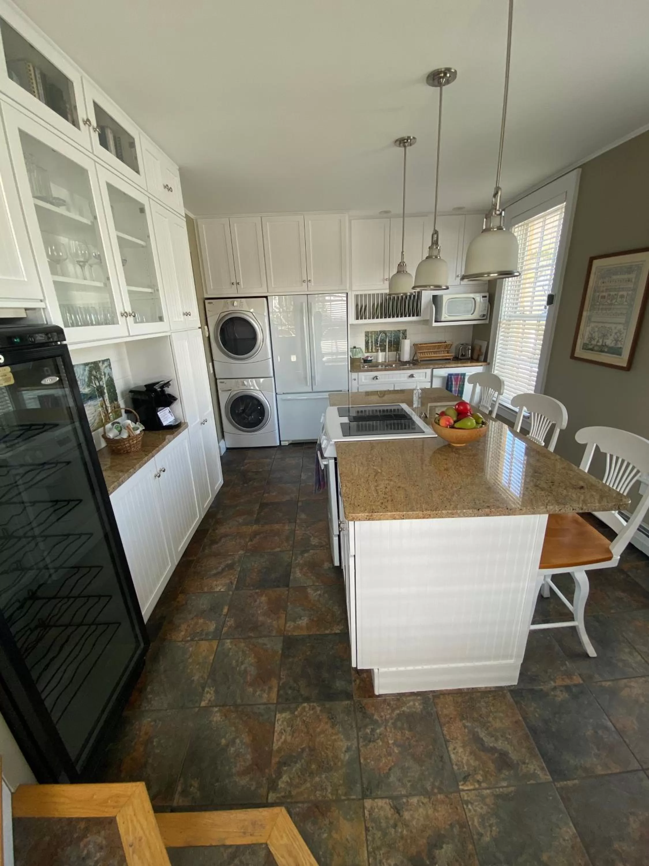 Kitchen or kitchenette in Bristol Suites