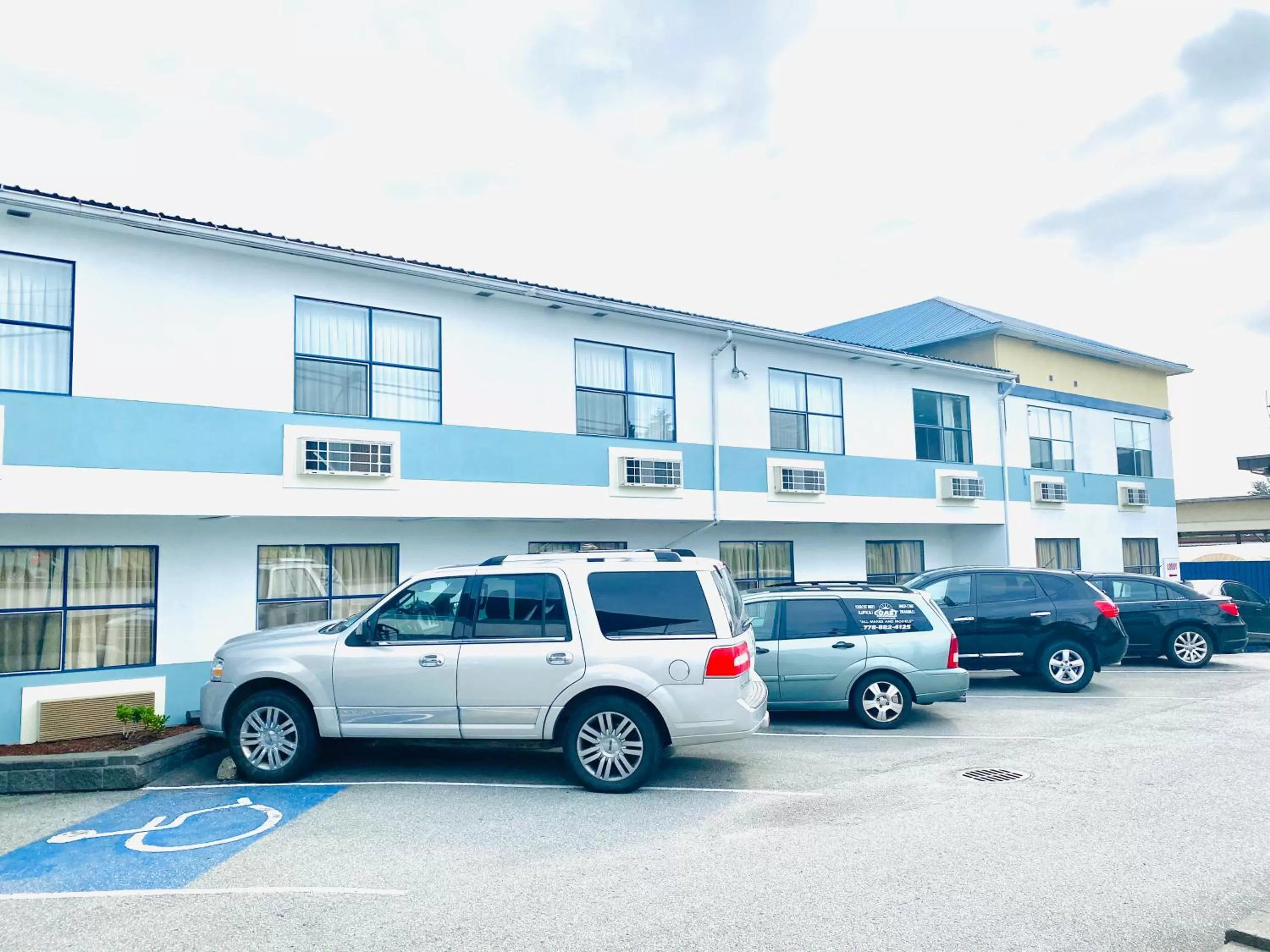 Parking in Happy Day Inn