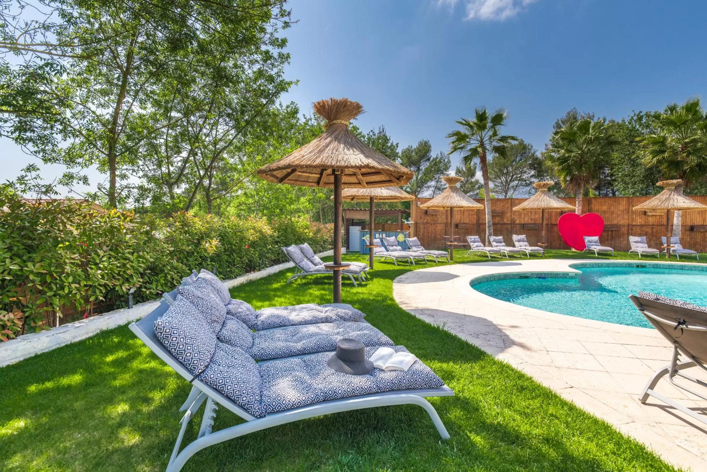 Swimming pool in Les Bastides Saint Paul