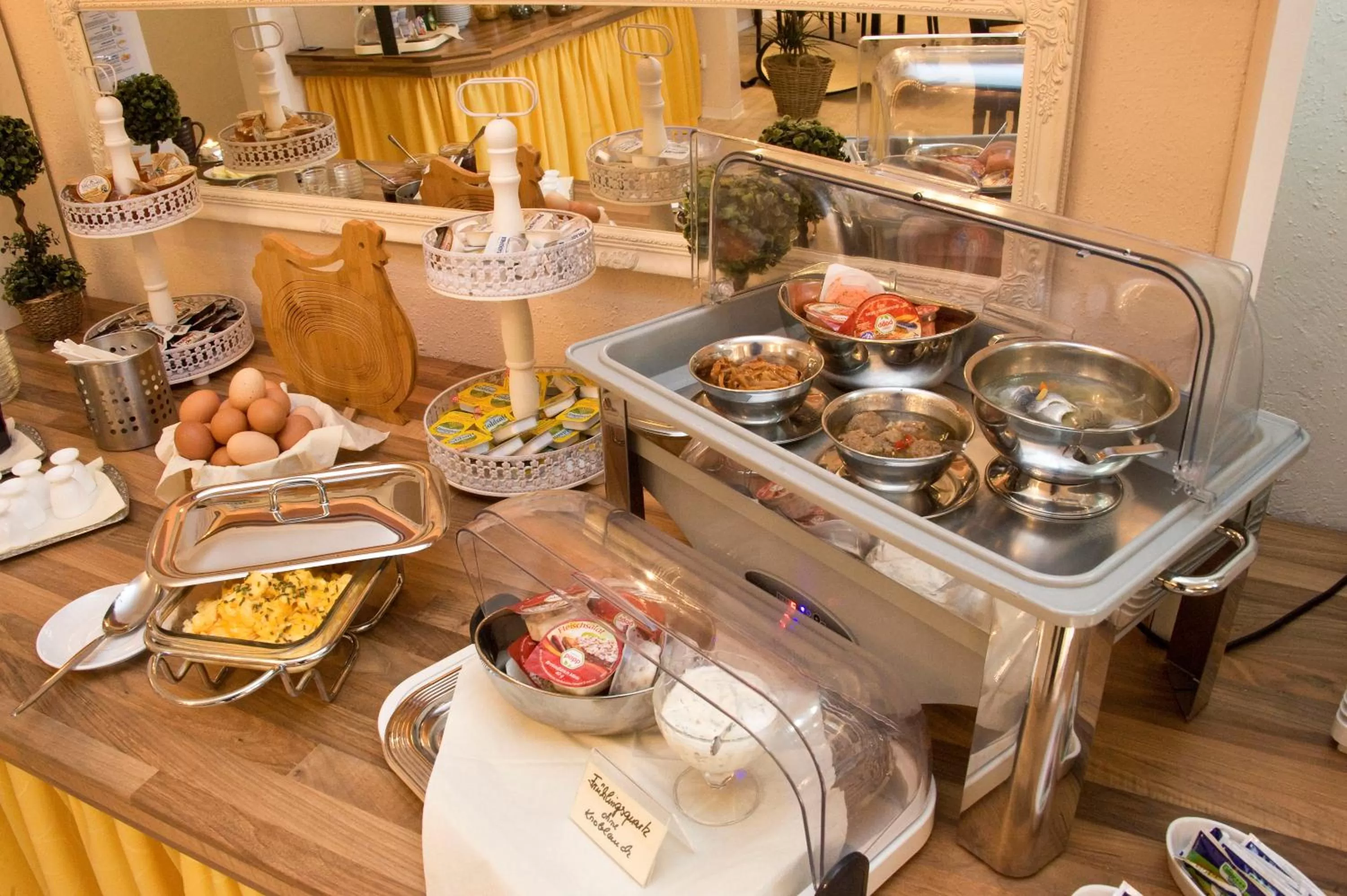 Food in Hotel Garni Zum Grünen Baum