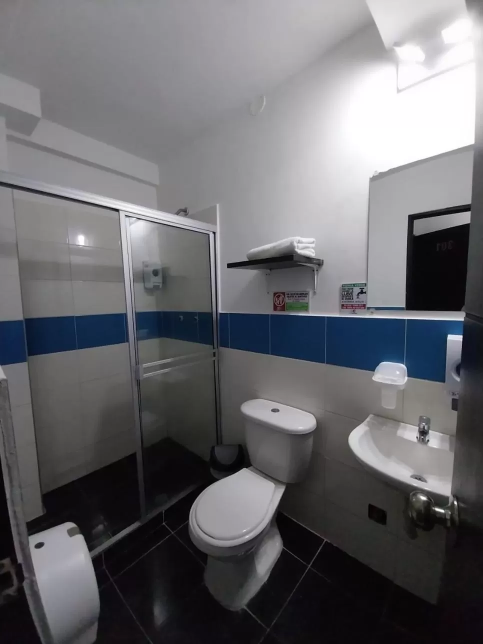 Bathroom in HOTEL COLOURS Cali