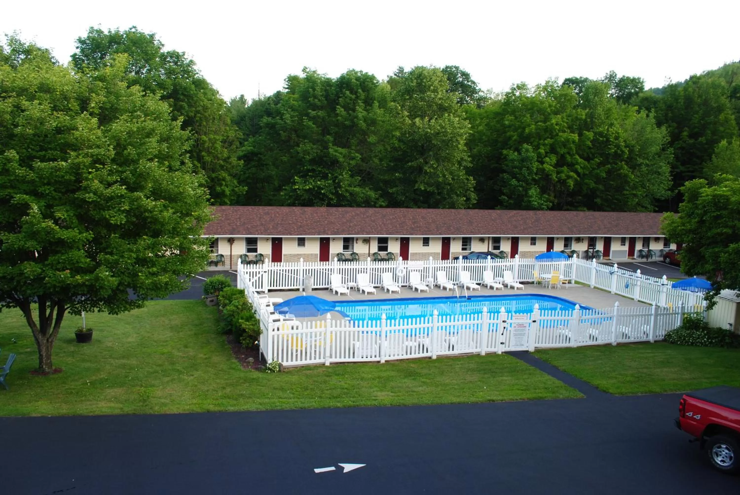 Day in Fran Cove Motel