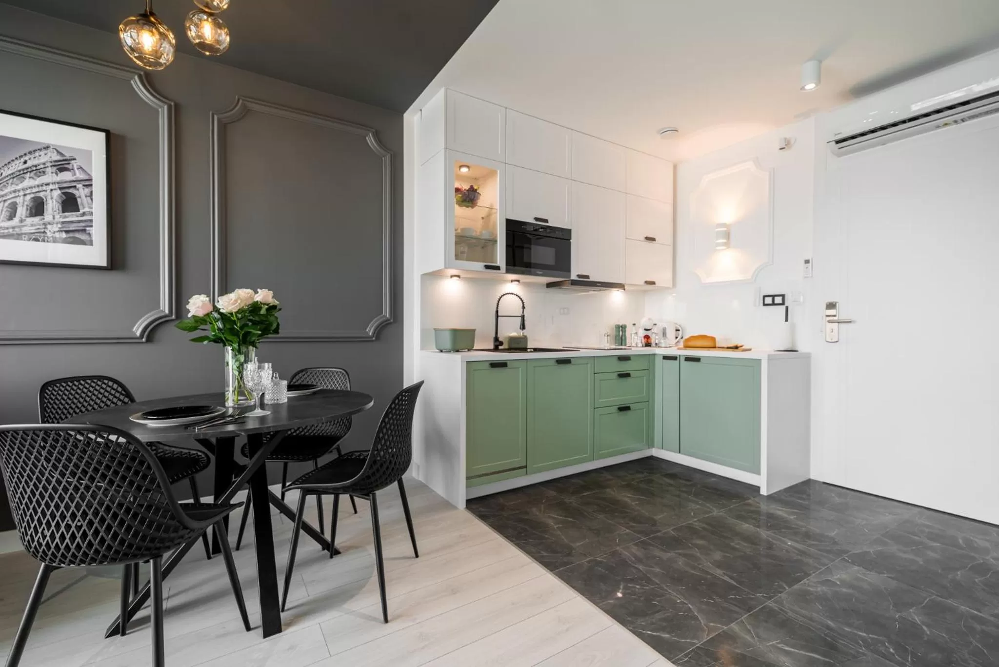 Kitchen or kitchenette in Q18 ApartHotel