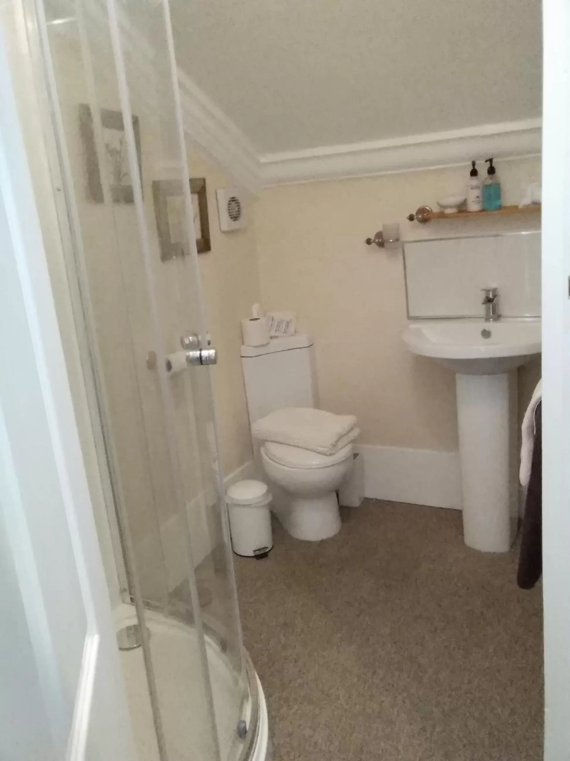 Double or Twin Room with Shower in The Pack o' Cards