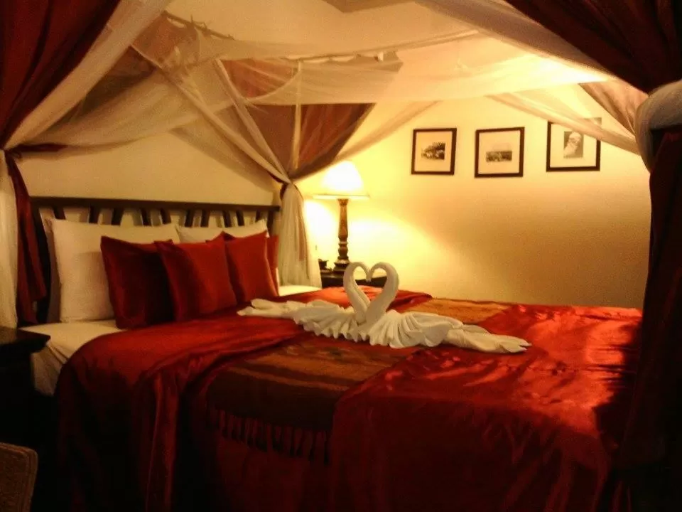 Bed in Tri Yaan Na Ros Colonial House