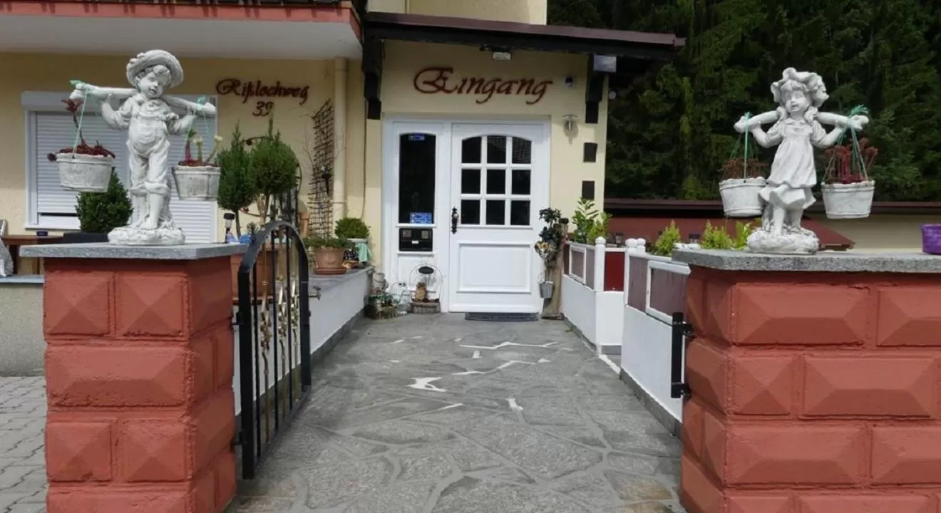 Facade/entrance, Lobby/Reception in Hotel Sonnleitn