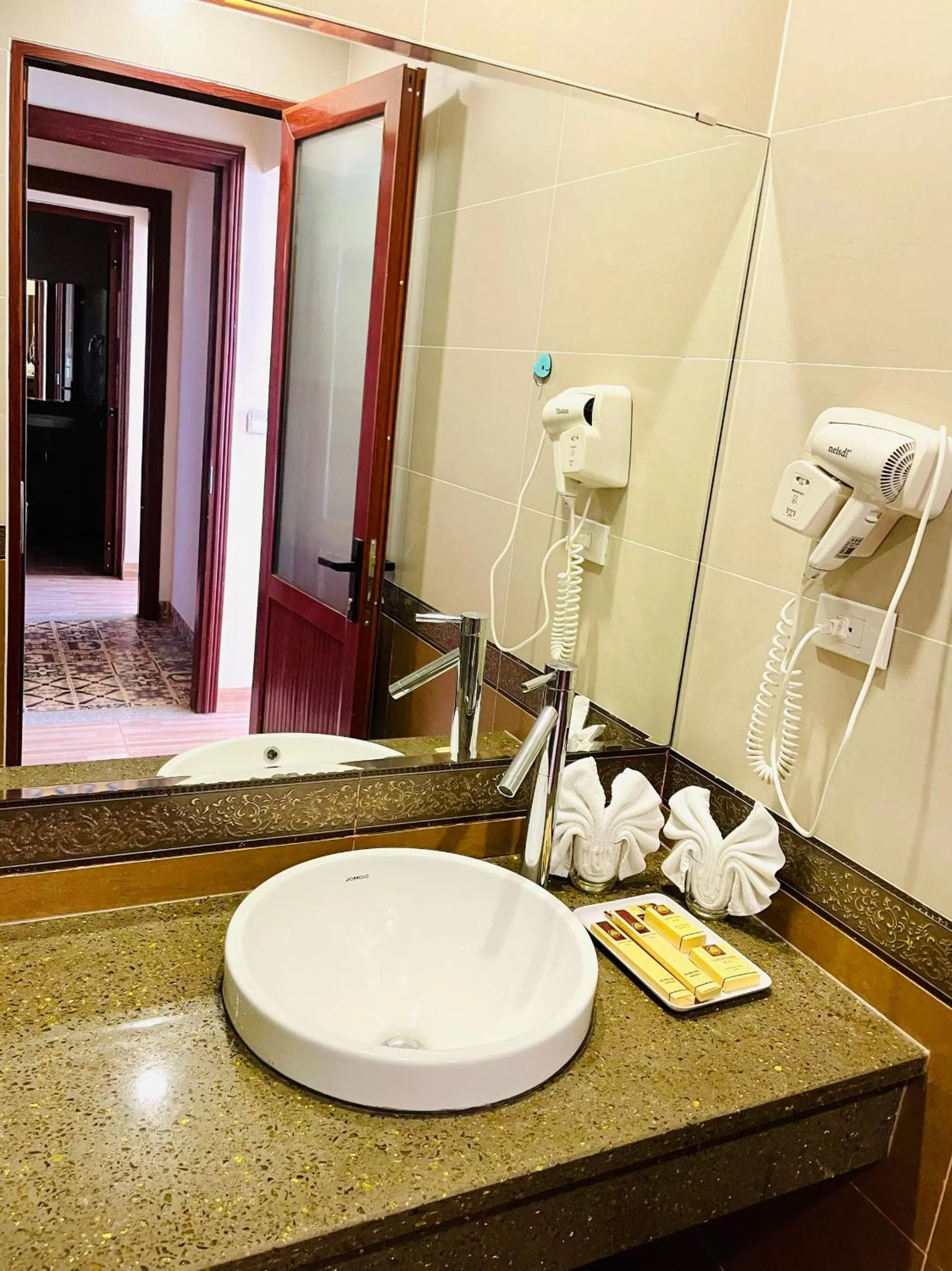 Tuan Chau Havana Hotel