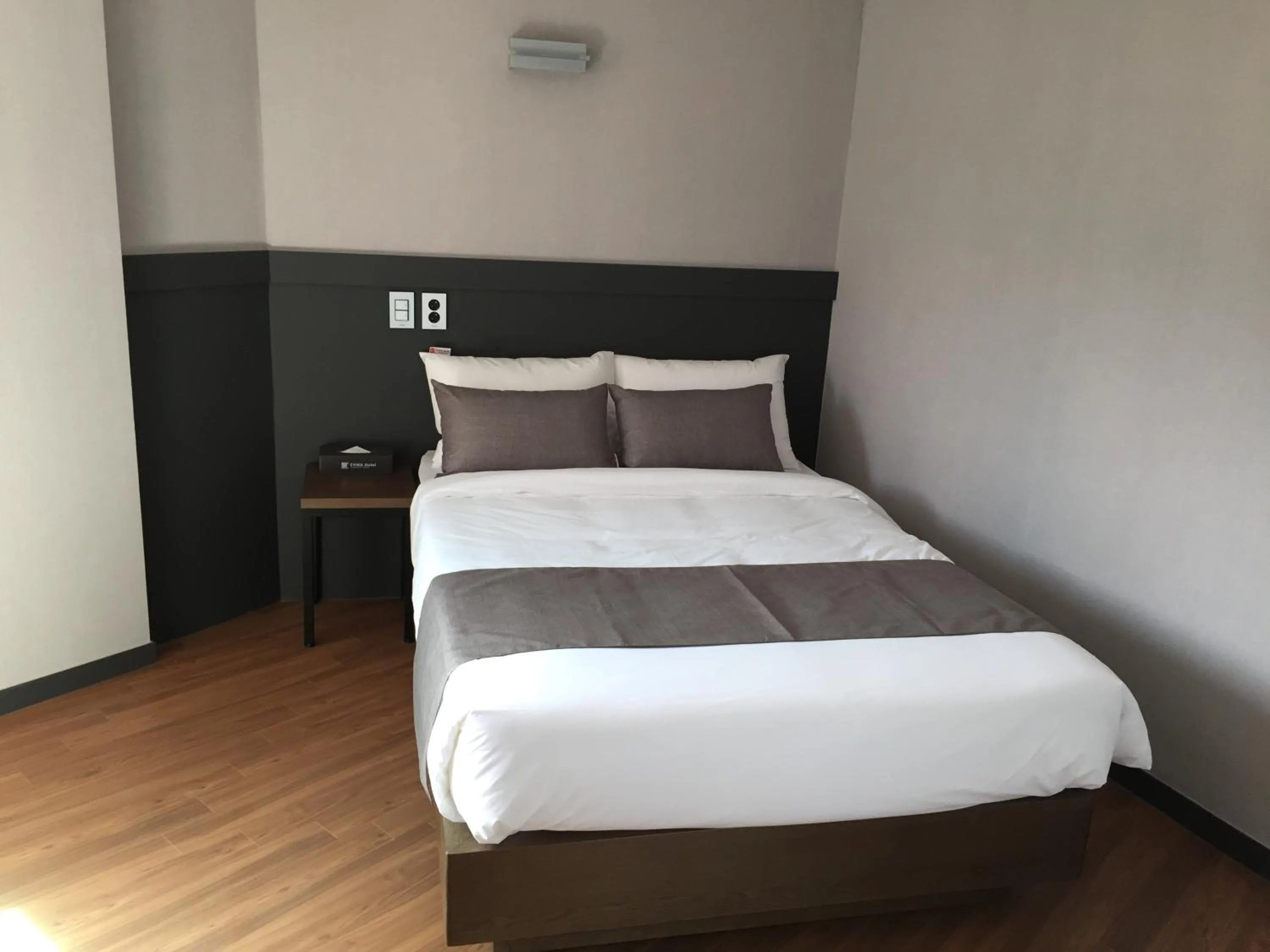Bedroom, Bed in Ehwa In Myeongdong