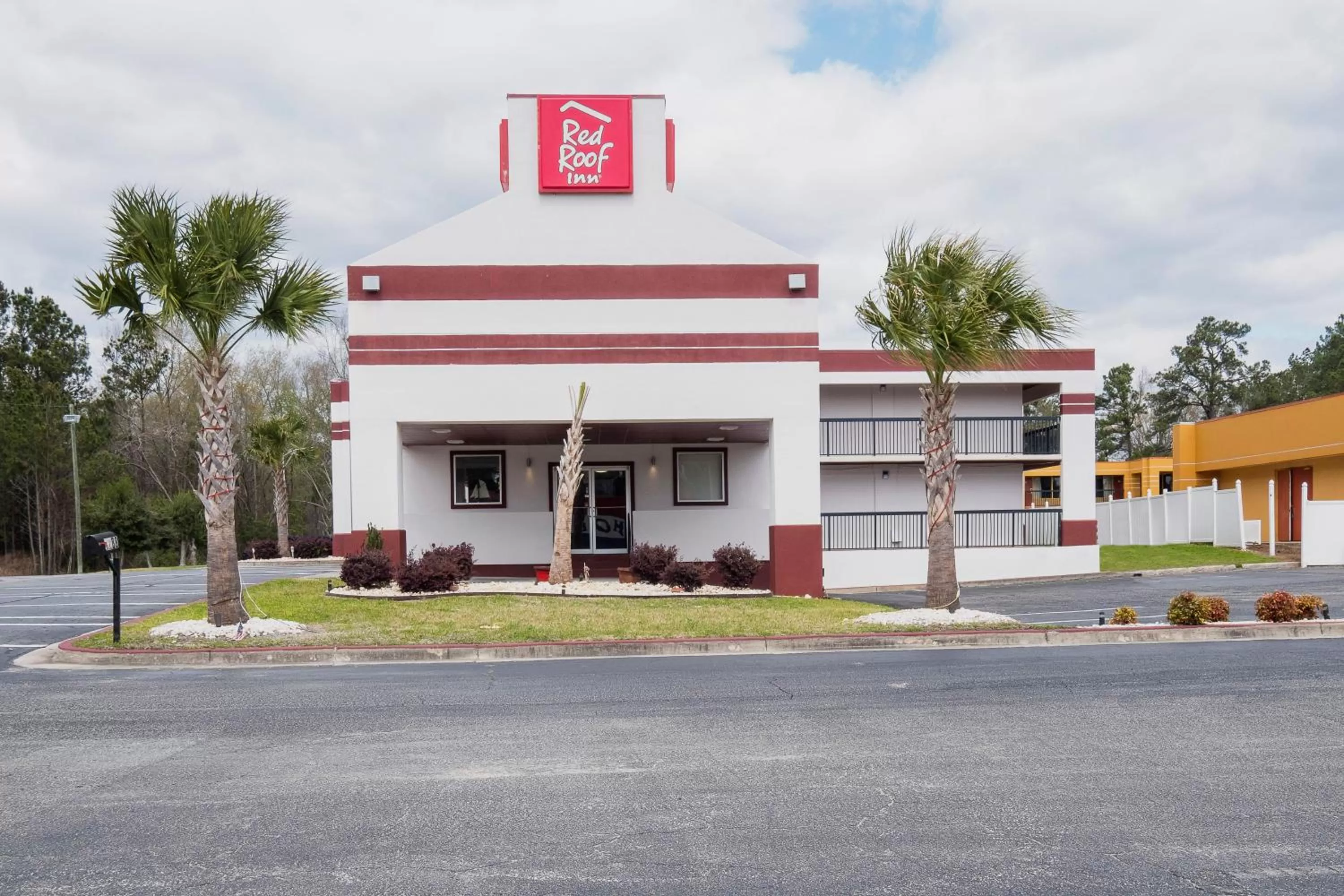 Property building in Red Roof Inn Walterboro