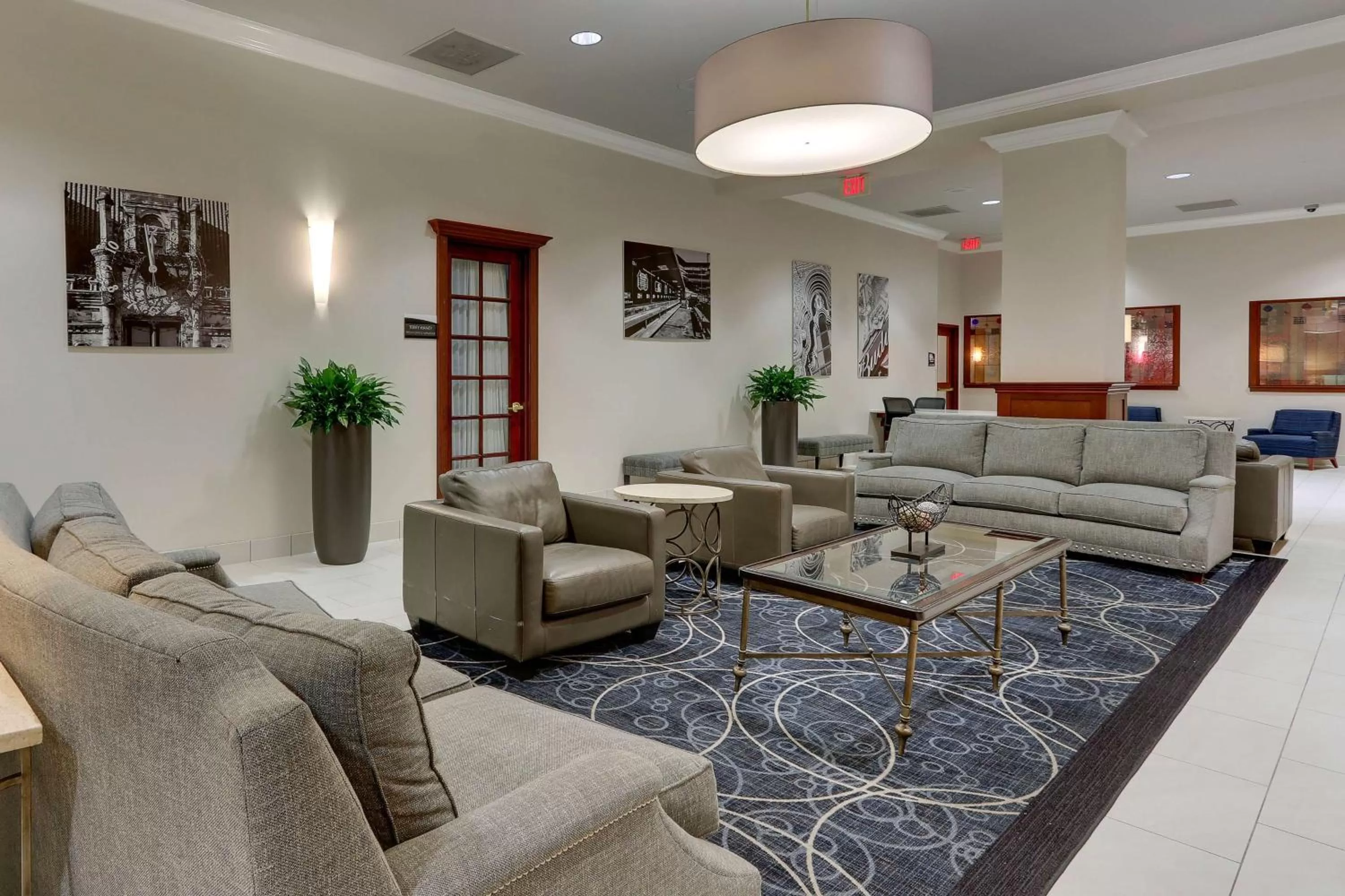 Lobby or reception in DoubleTree by Hilton St. Louis Forest Park