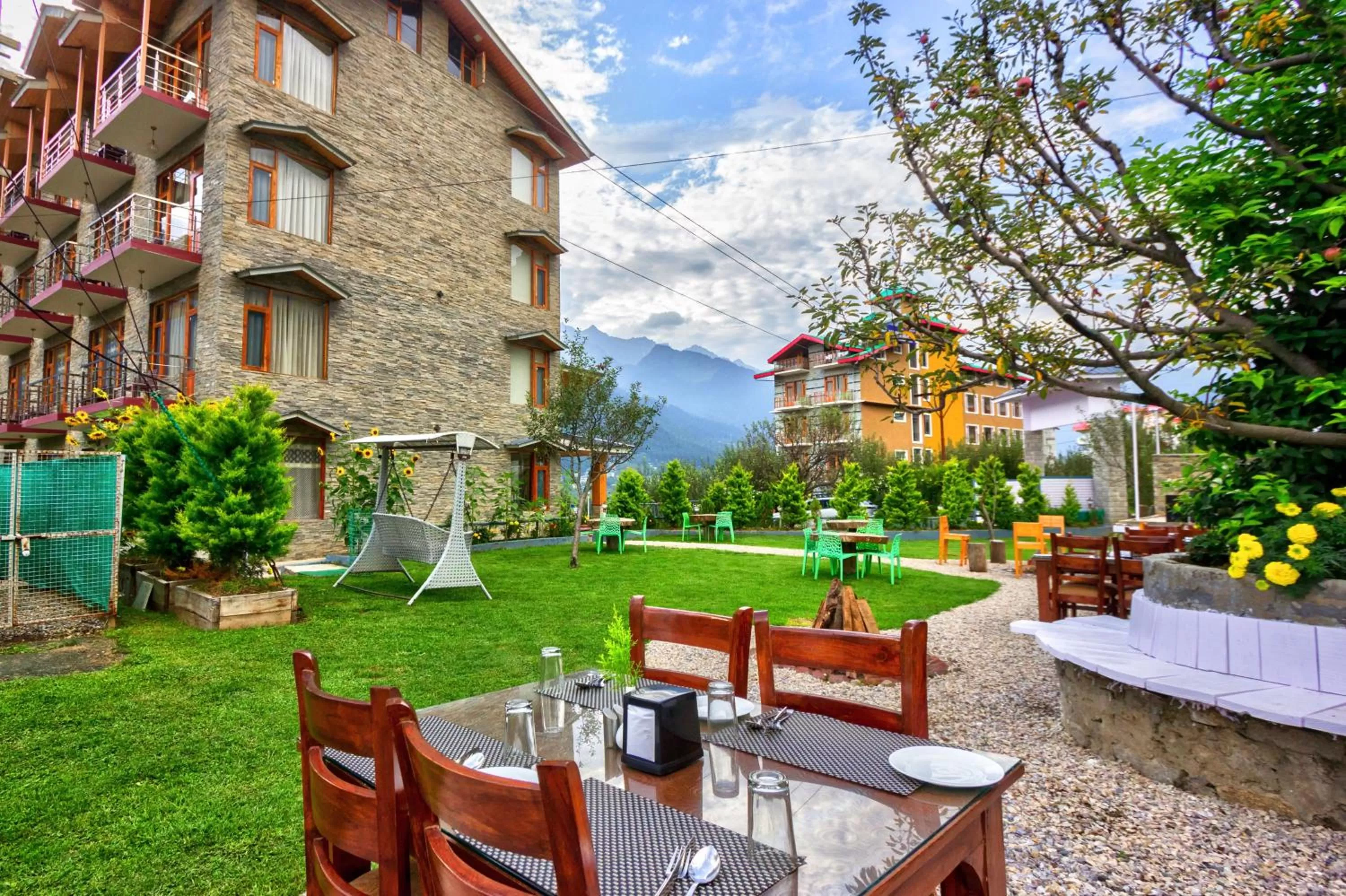 Property building in Snow City's Montana Blues Resort Manali - Heated & Air-Cooled Stay