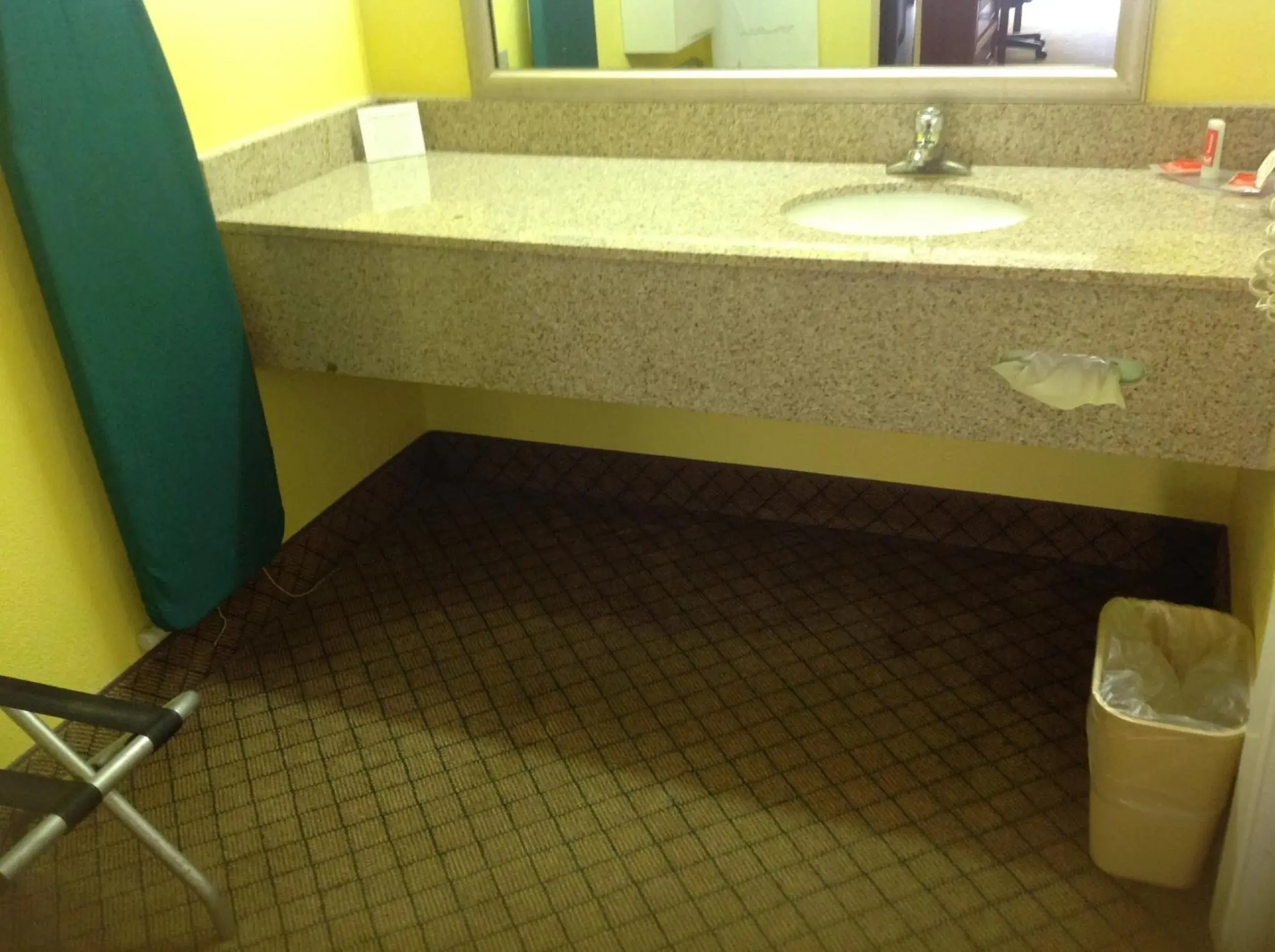 King Room - Smoking in Econo Lodge Picayune King Room - Smoking in Econo Lodge Picayune