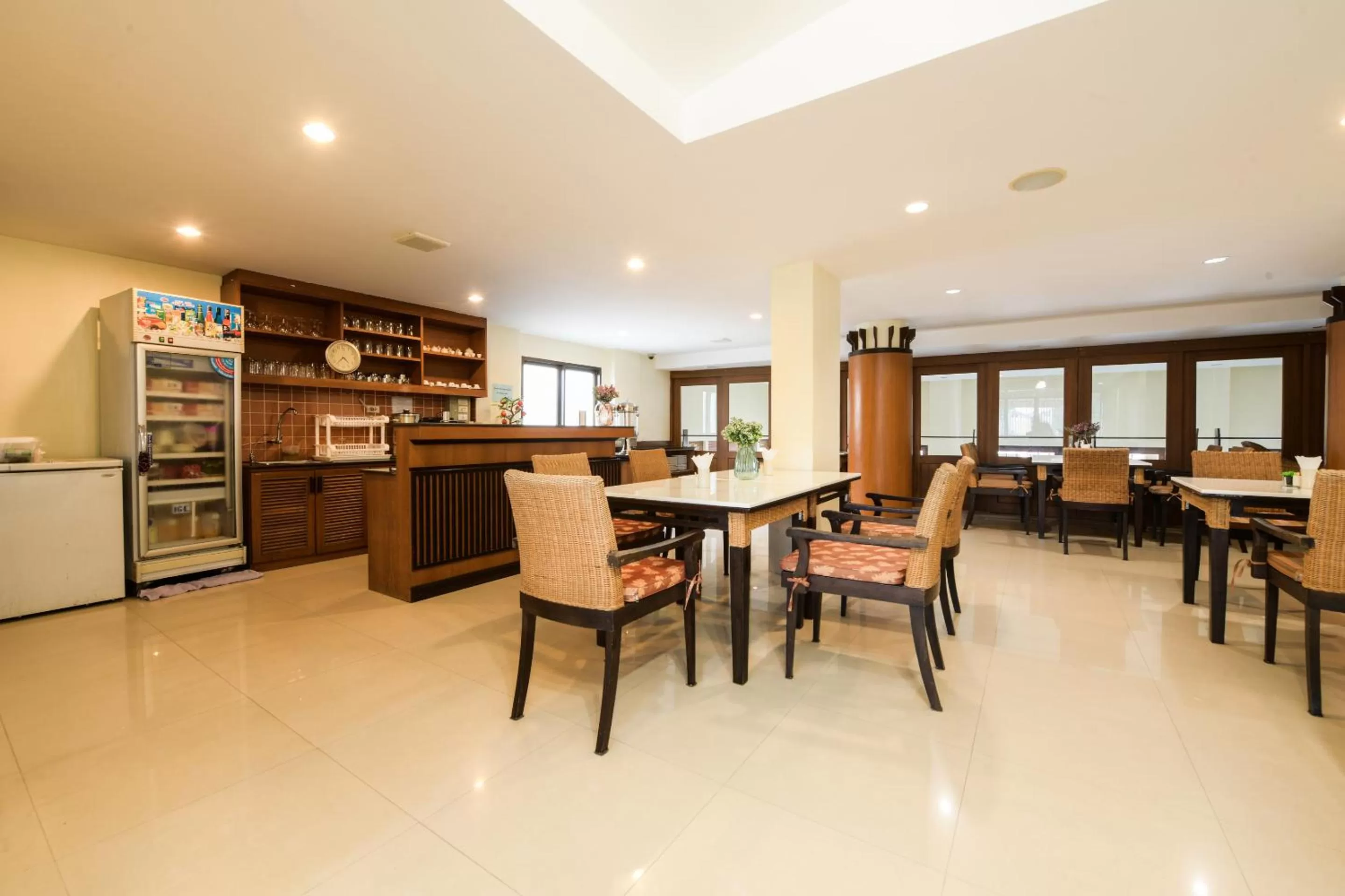 Restaurant/places to eat in Piyada Residence By TecHotels - Guest Friendly - Near to Beach, Famous Walking Street - Night Clubs , Bars & Discos