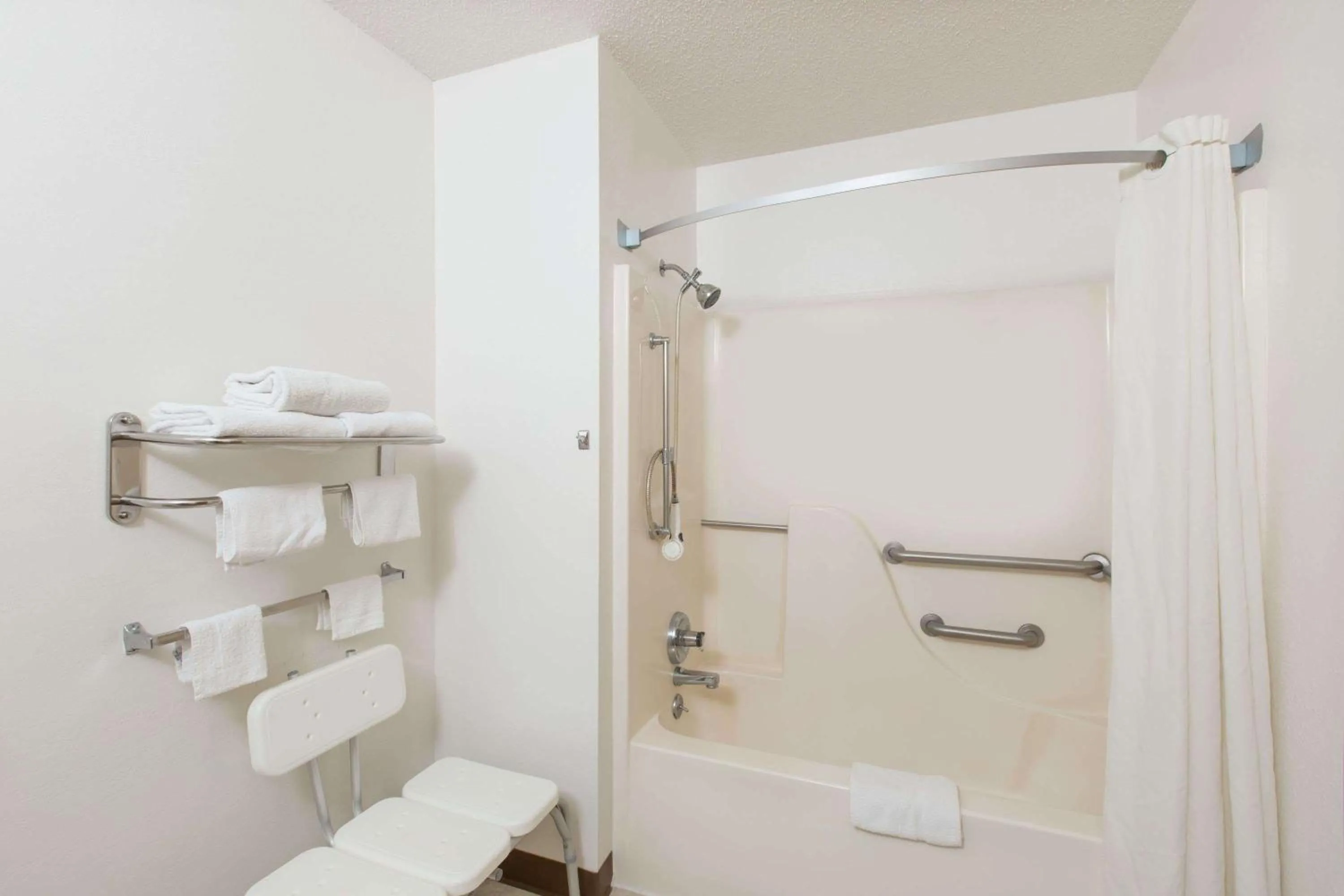 Room with Queen Bed - Disability Access/Non-Smoking in Super 8 by Wyndham Wayne