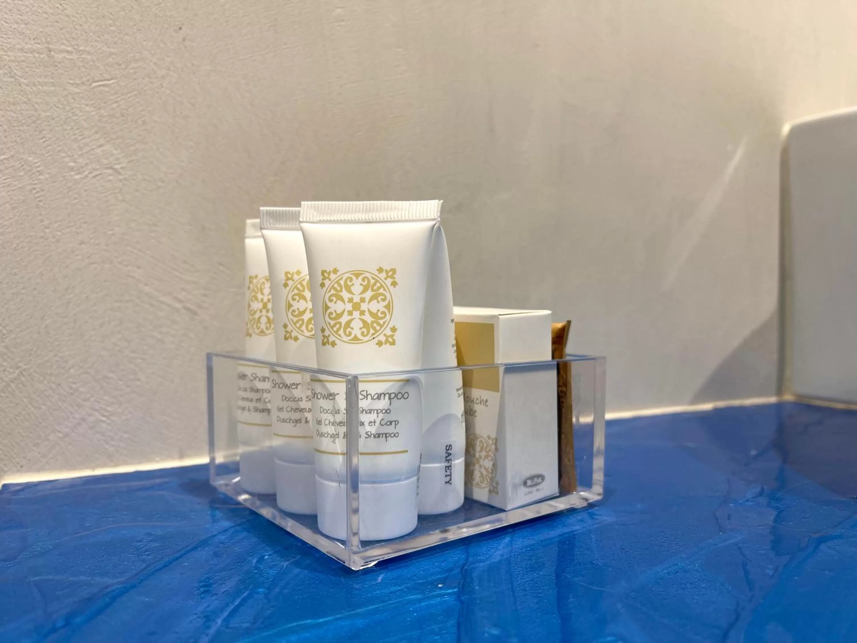 Bathroom in Tribus Boutique Hotel