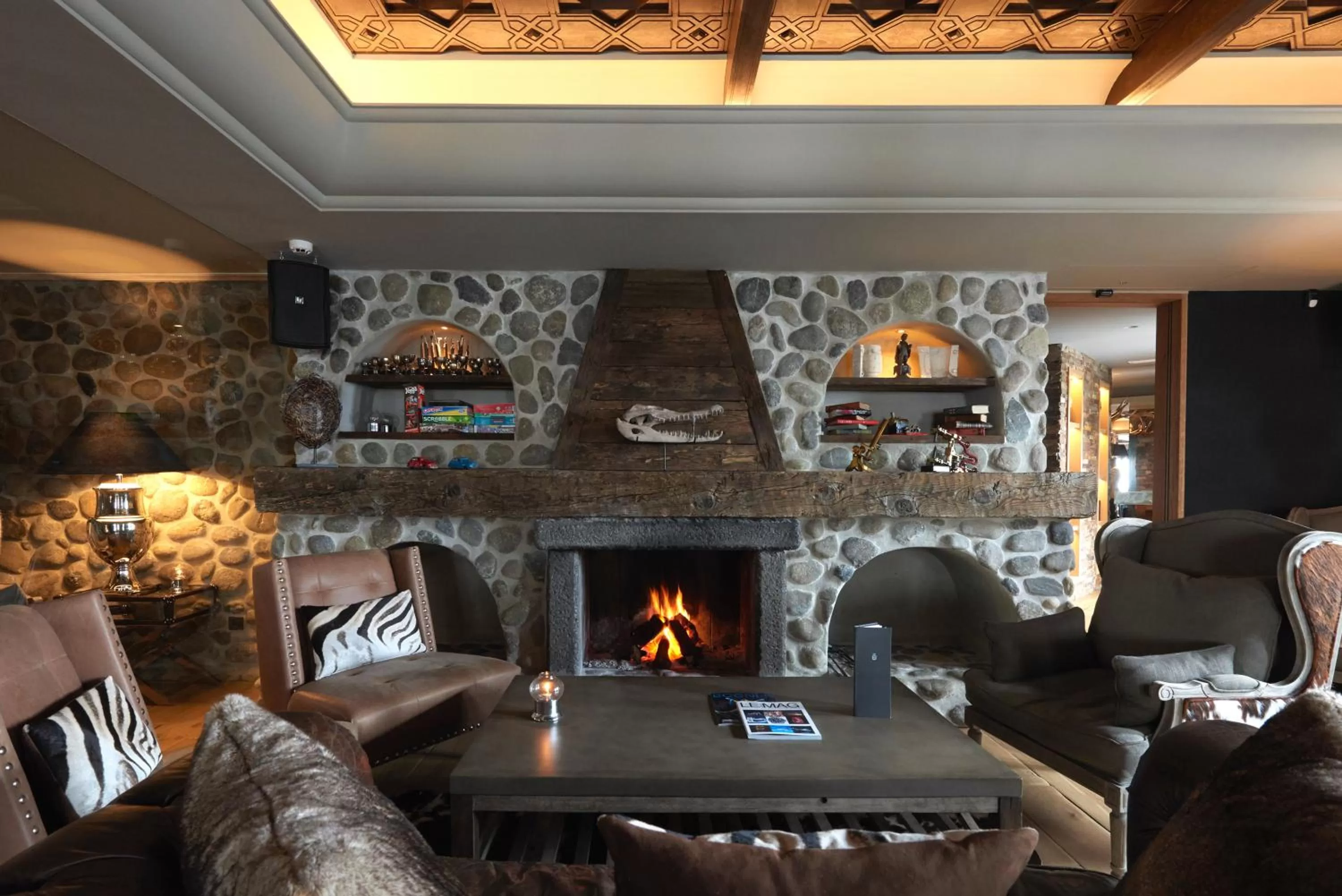 Lounge or bar in El Lodge, Ski & Spa