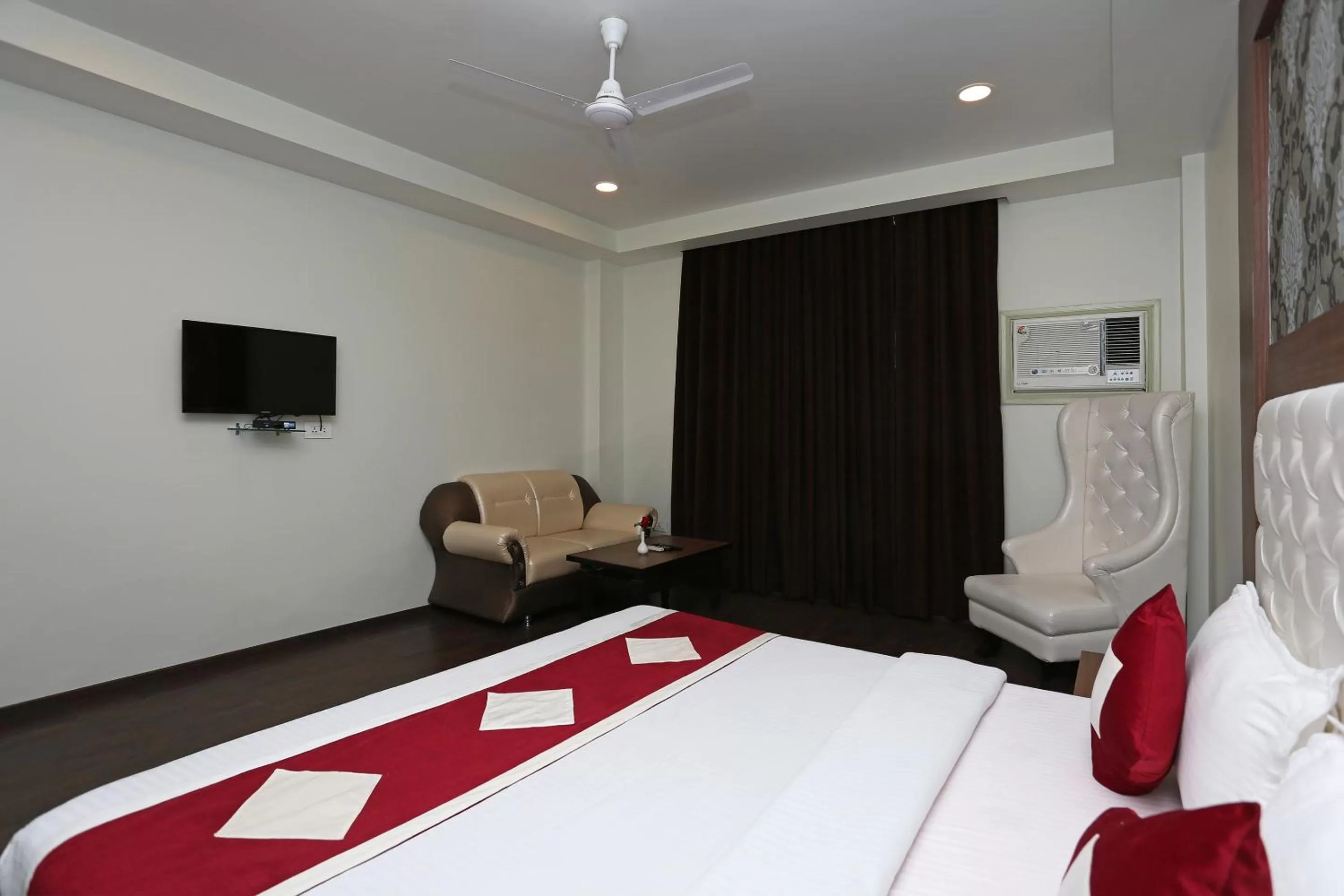 Bedroom, Bed in Hotel The Royal Krishna