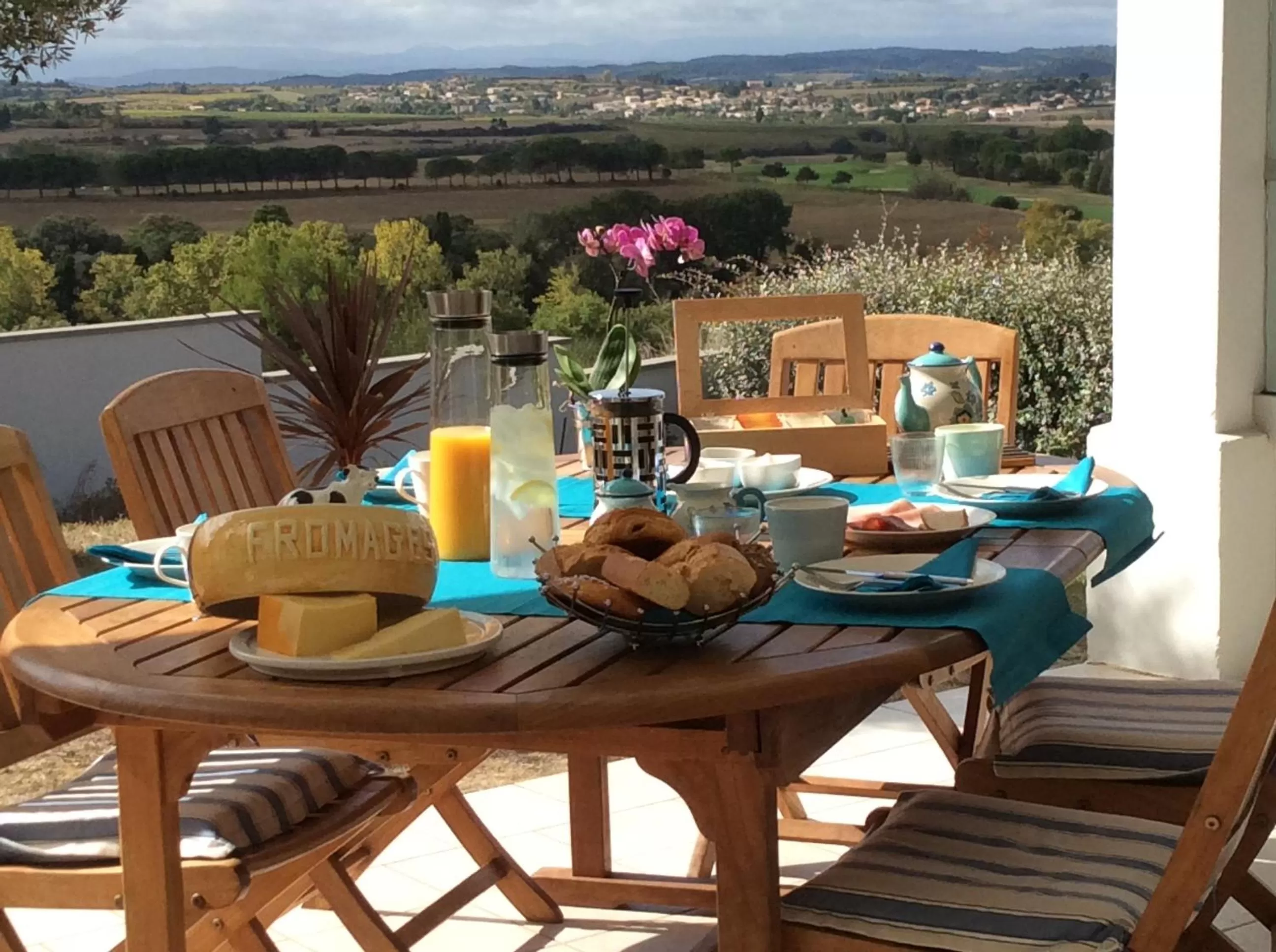 Natural landscape in B&B-Les Balcons de Maragon