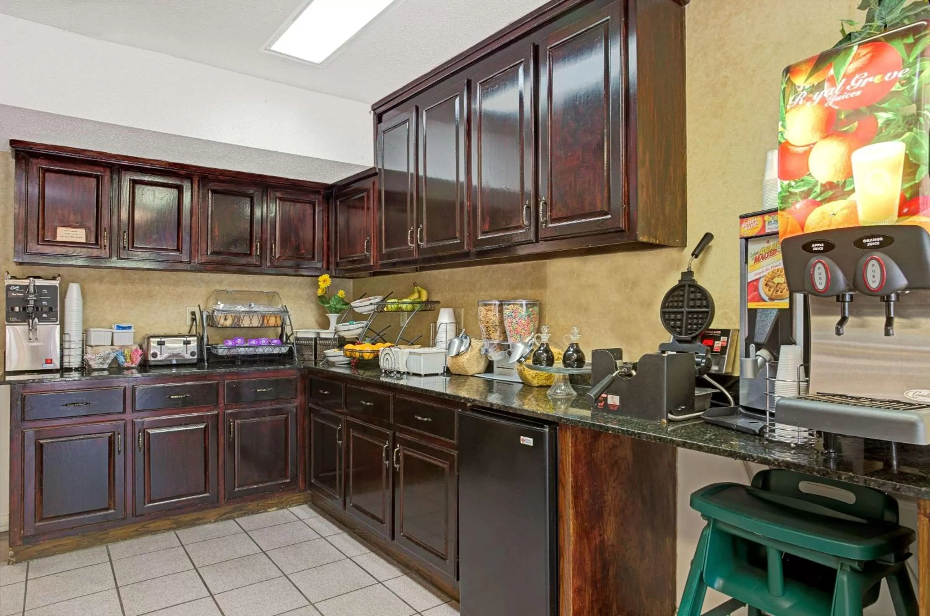 Restaurant/places to eat in Baymont by Wyndham Smithfield