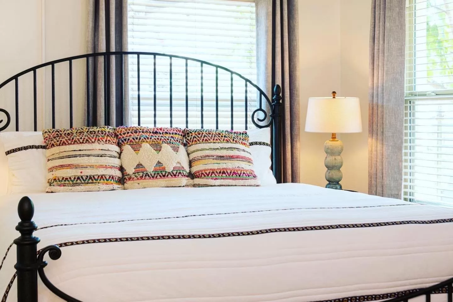 Property building, Bed in Adobe Rose Inn