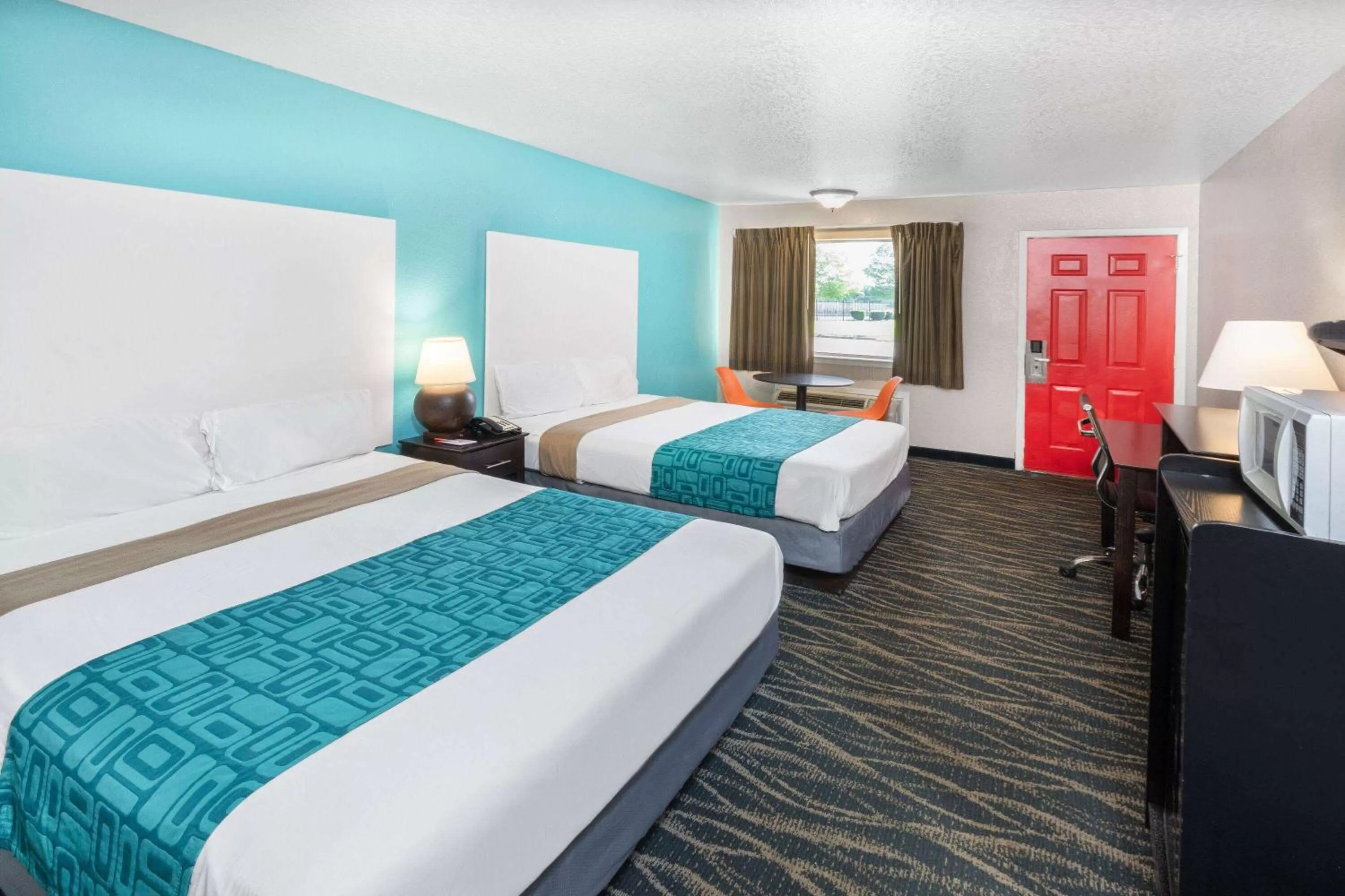 Photo of the whole room, Bed in Howard Johnson by Wyndham Houston Hobby Airport