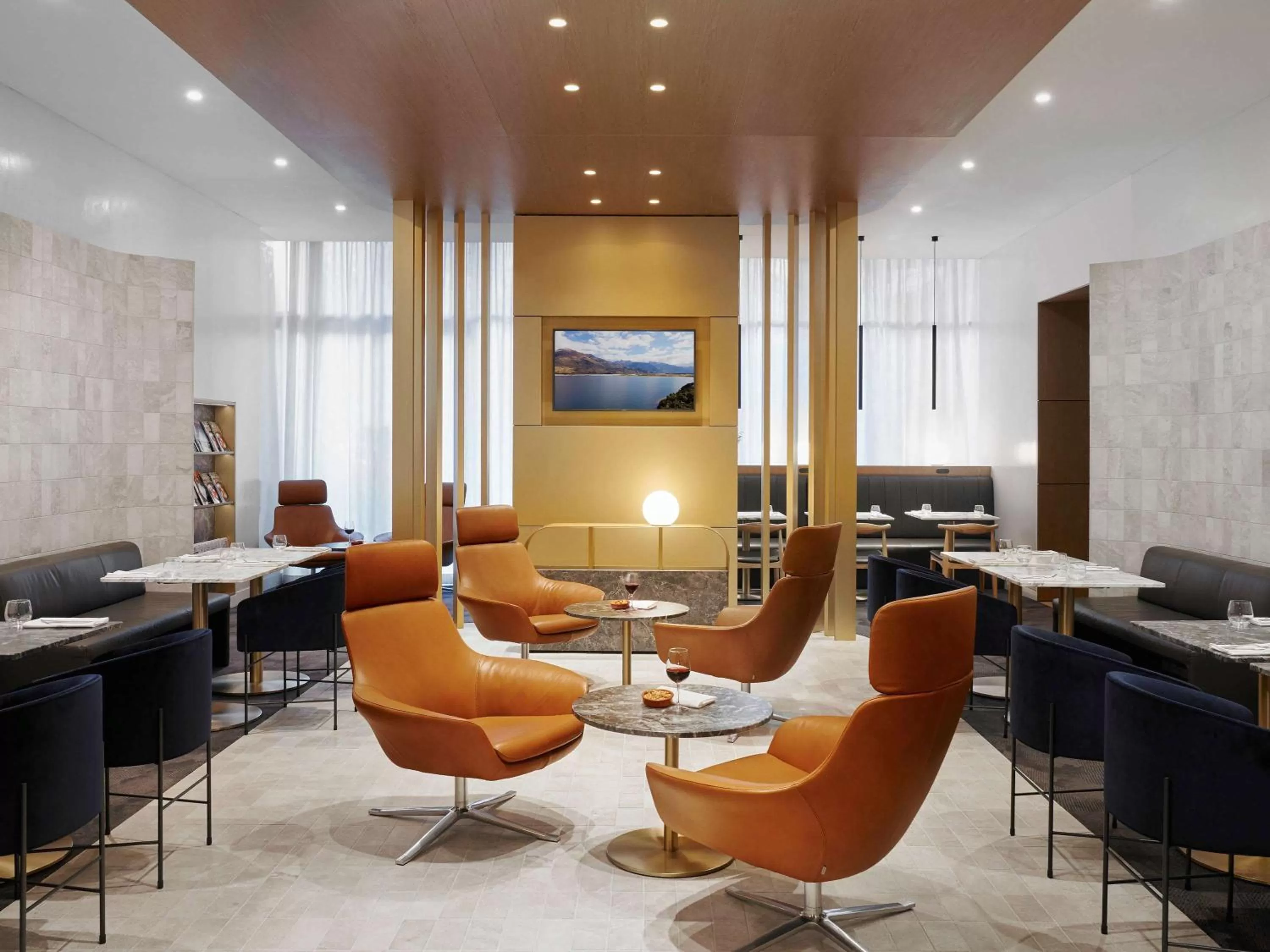 Photo of the whole room in Pullman Adelaide