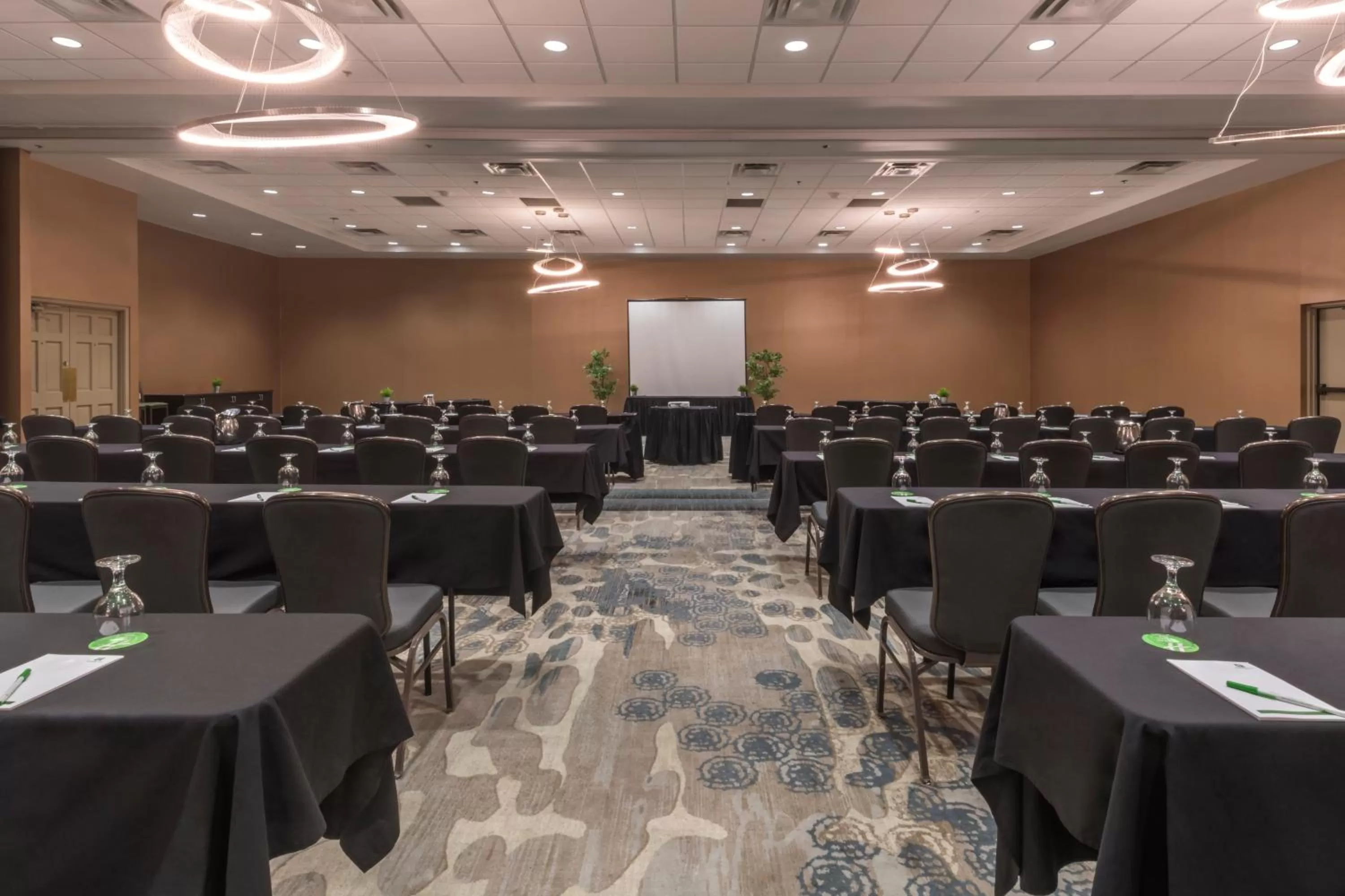 Meeting/conference room in Holiday Inn and Suites Phoenix Airport North by IHG