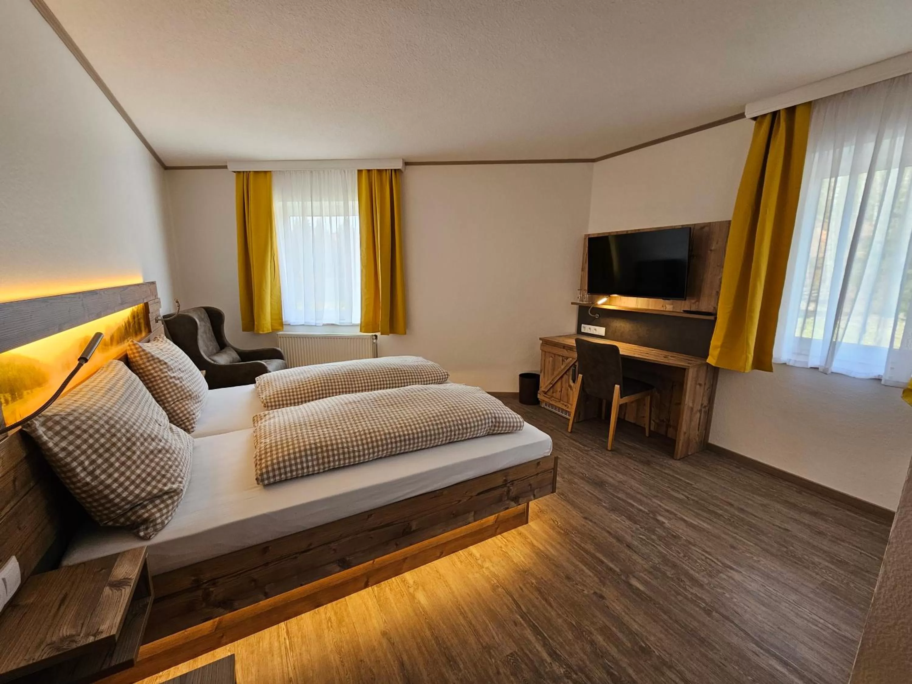 Bedroom, Bed in Hotel-Landgasthof Ploss