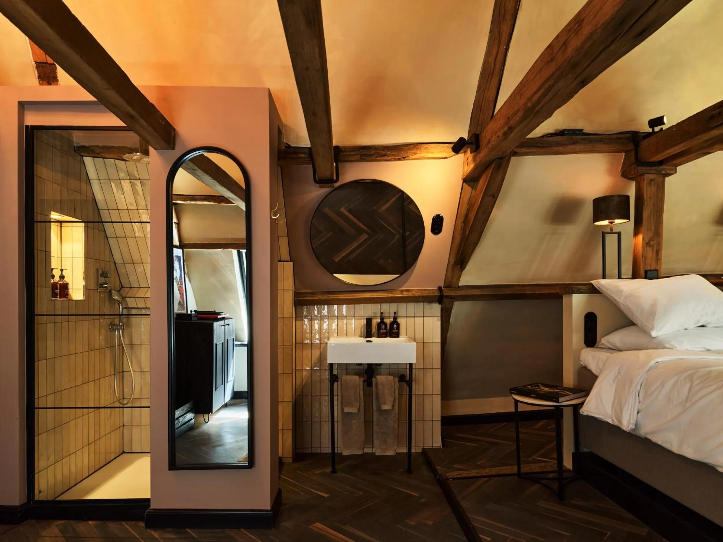 Bathroom, Bed in Boutique Hotel & Restaurant Frenchie