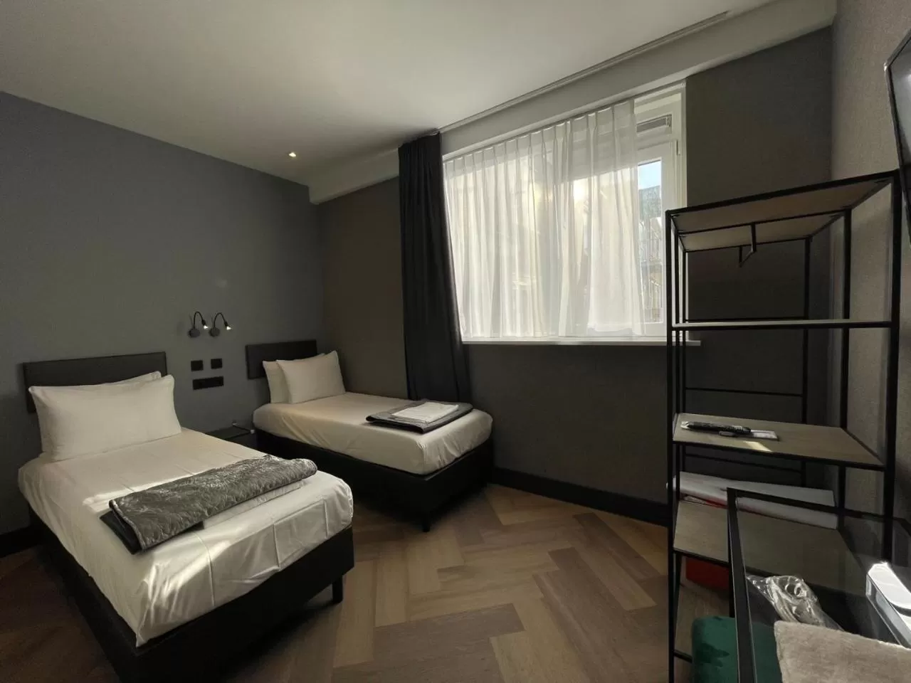 Living room, Bed in H3 Hotel Rotterdam City Center