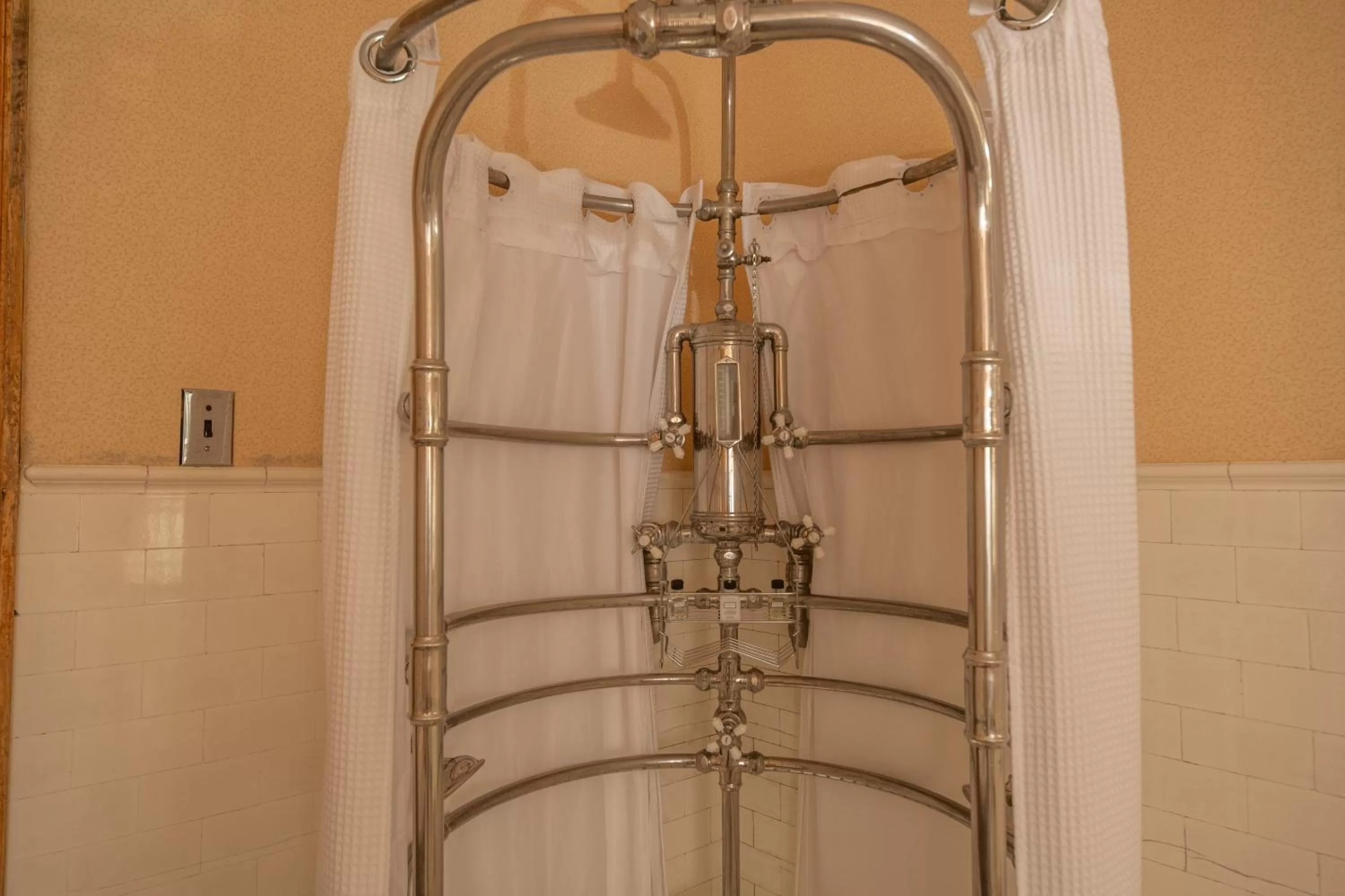 Shower in Cartier Mansion