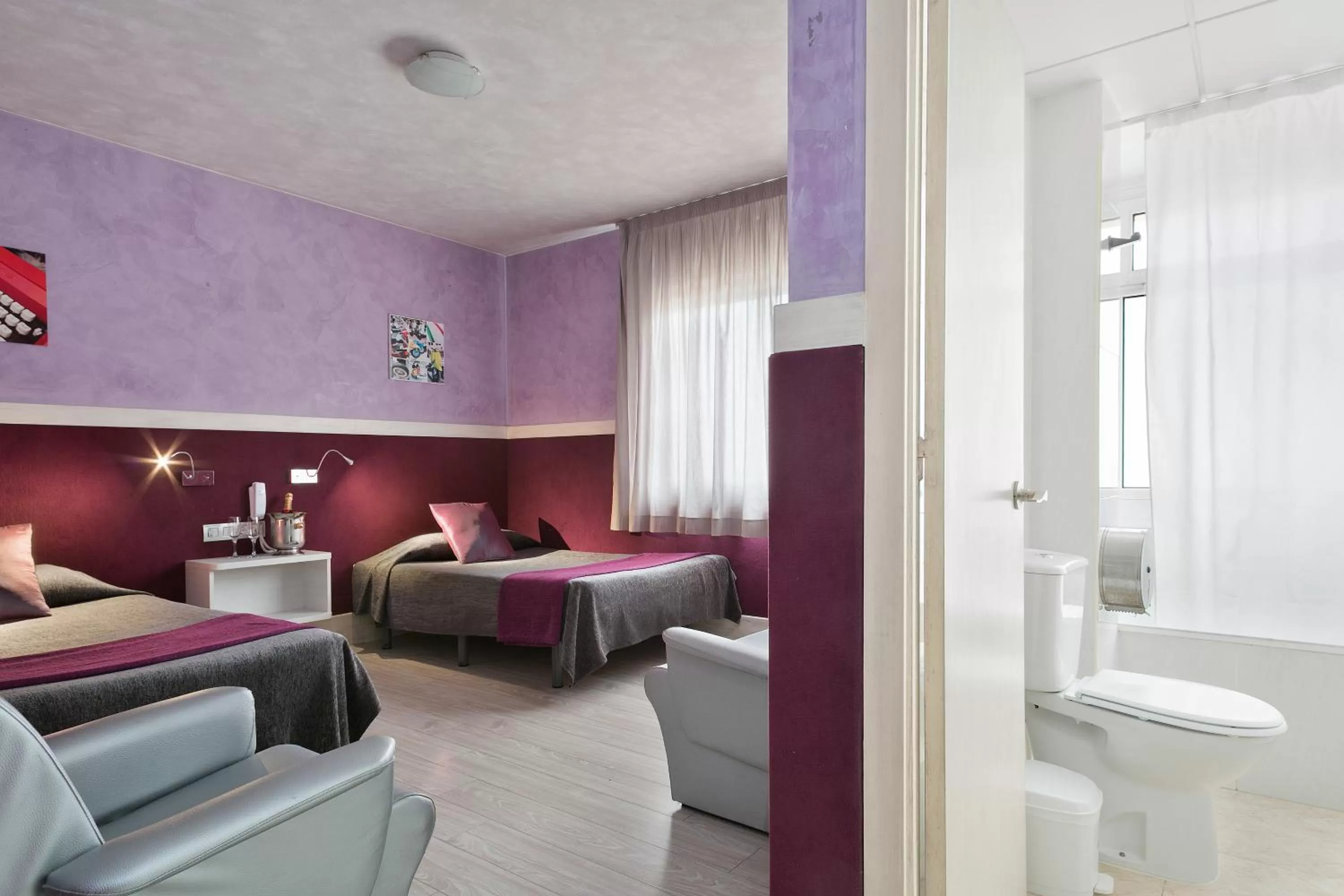 Twin Room in Hotel H