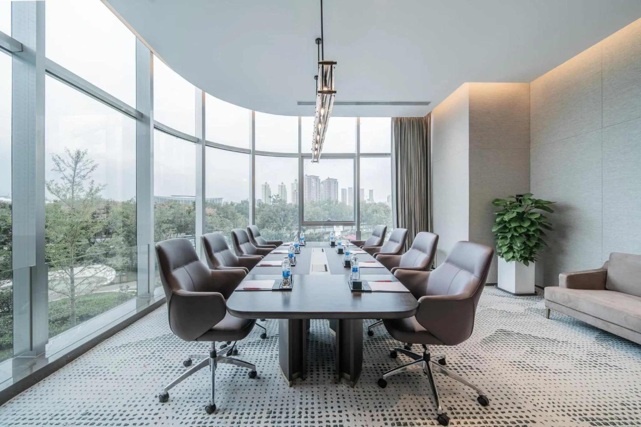 Meeting/conference room in HUALUXE Xi'an Chanba by IHG