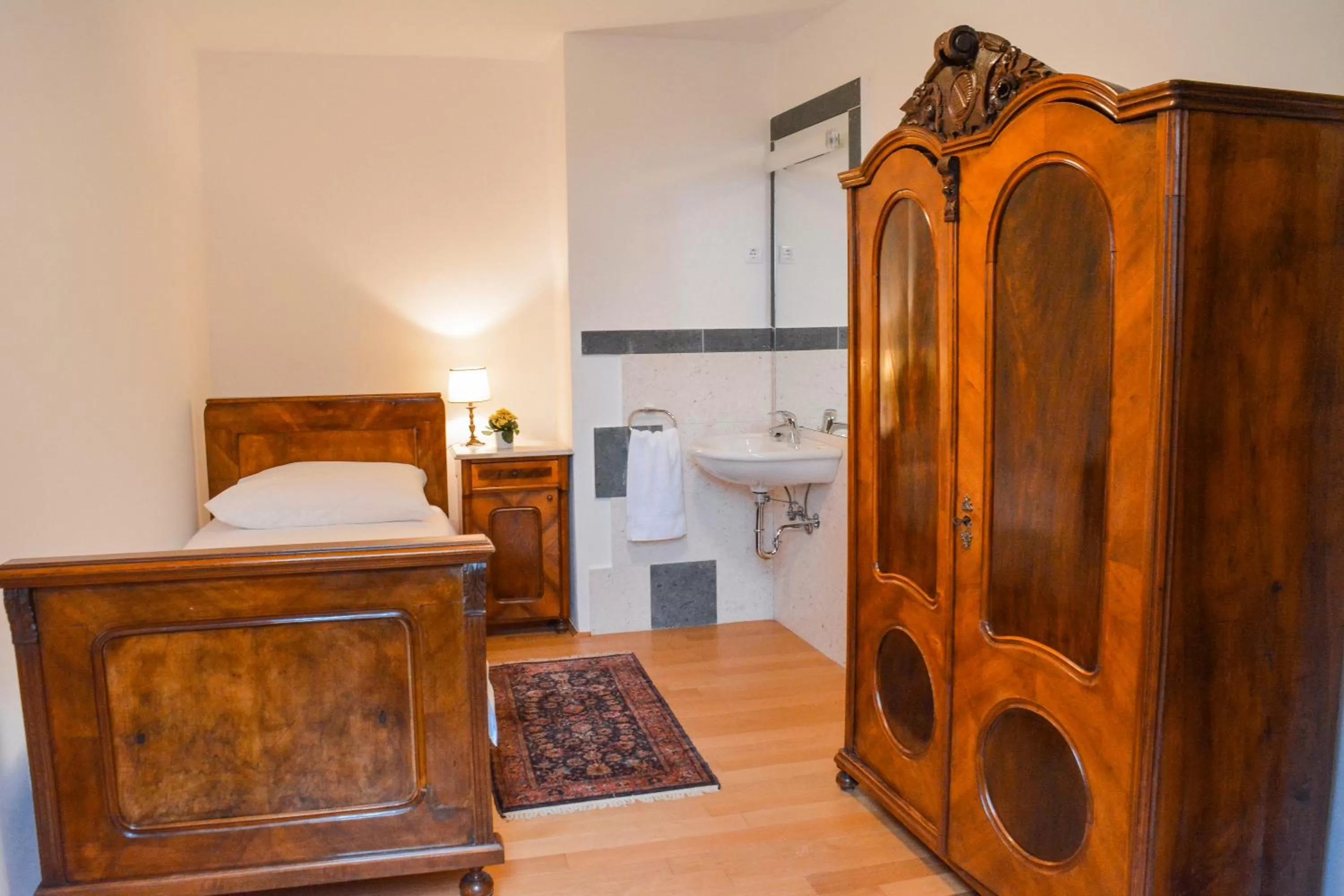 Bedroom, Bed in Grad Strmol