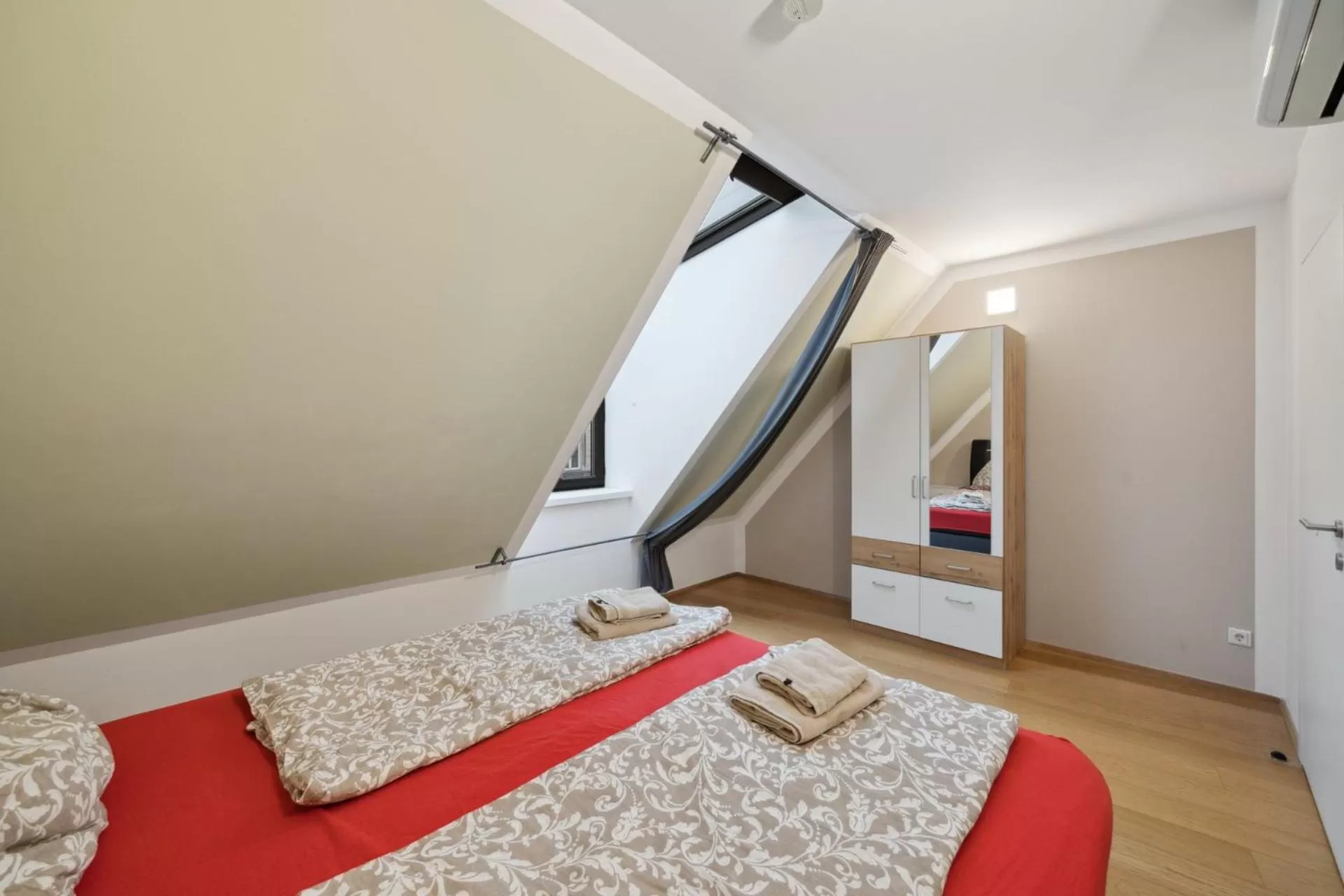 Bedroom, Bed in Florian's apartments in Mariahilf Vienna