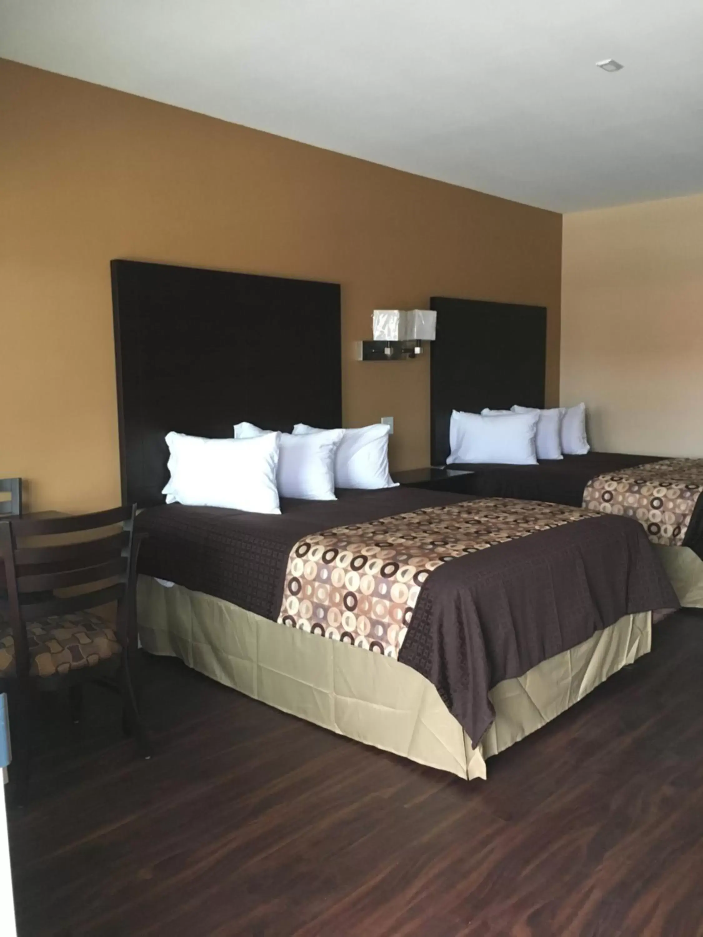 Deluxe Double Room (2 Adults + 1 Child) in Americas Best Value Inn - FM 529 Deluxe Double Room (2 Adults + 1 Child) in Americas Best Value Inn - FM 529