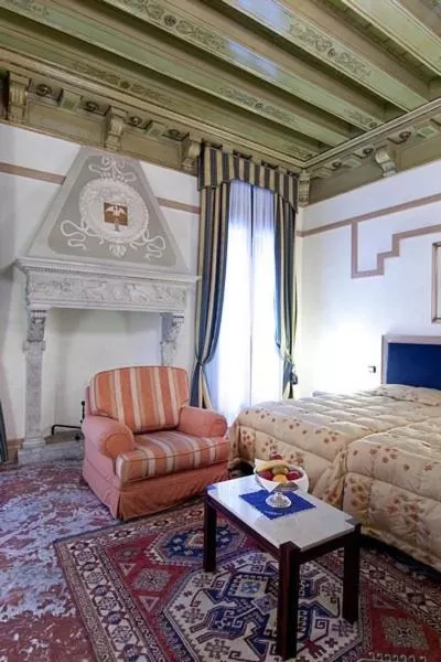 Seating area, Bed in Foscari Palace