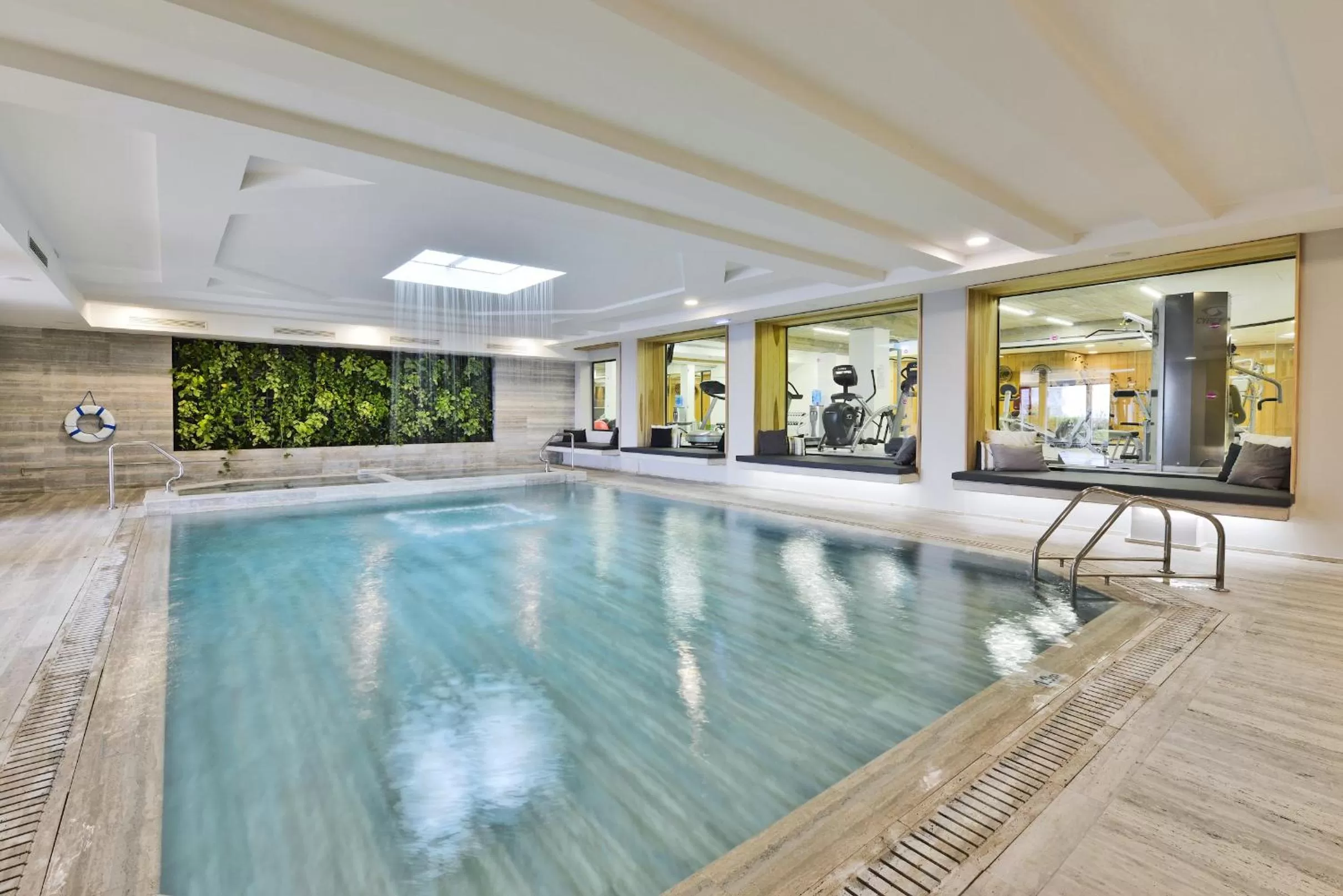 Hot Tub in Napa Mermaid Hotel & Suites