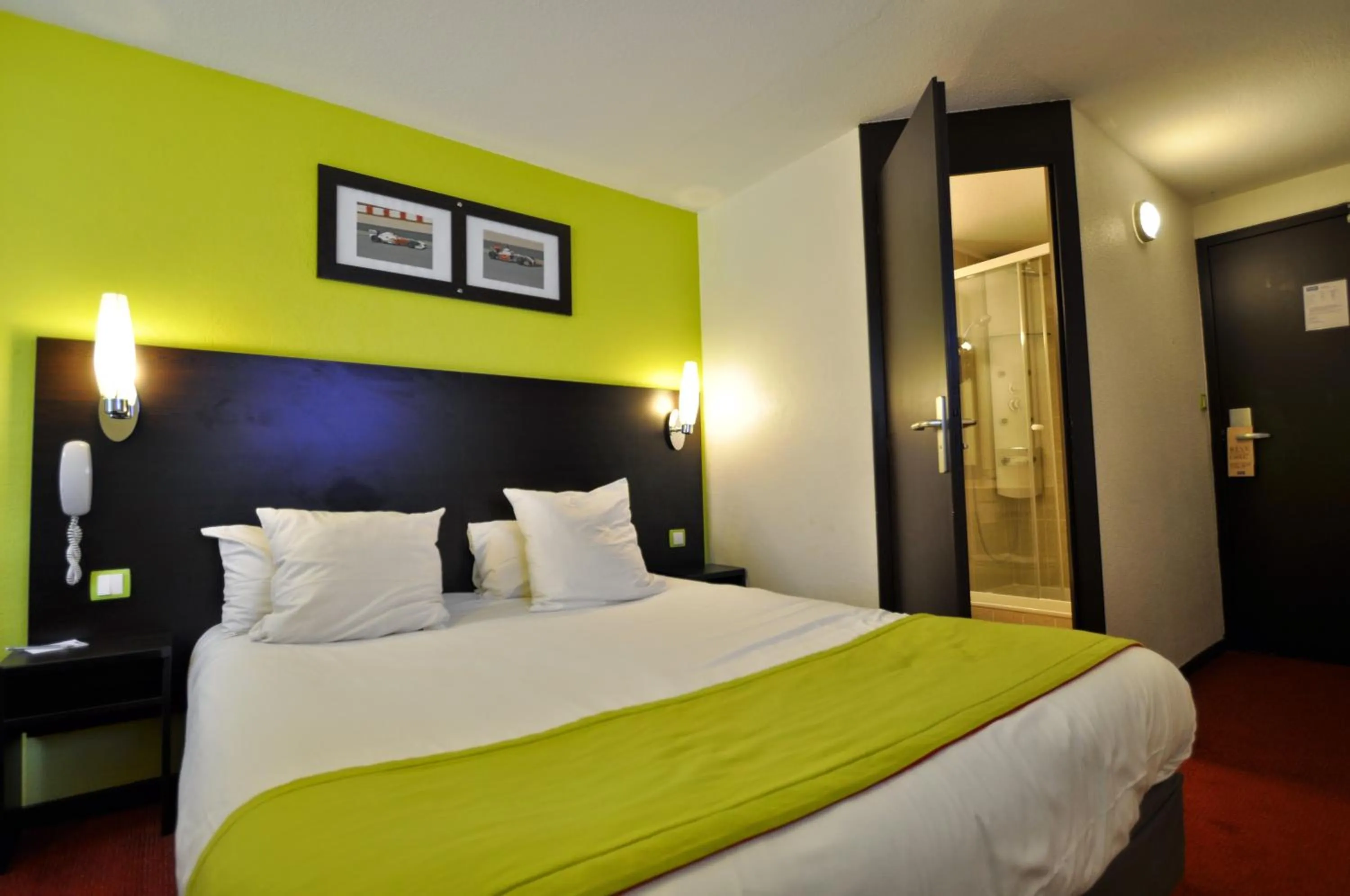 Bed in Enzo Hotels Vierzon by Kyriad Direct