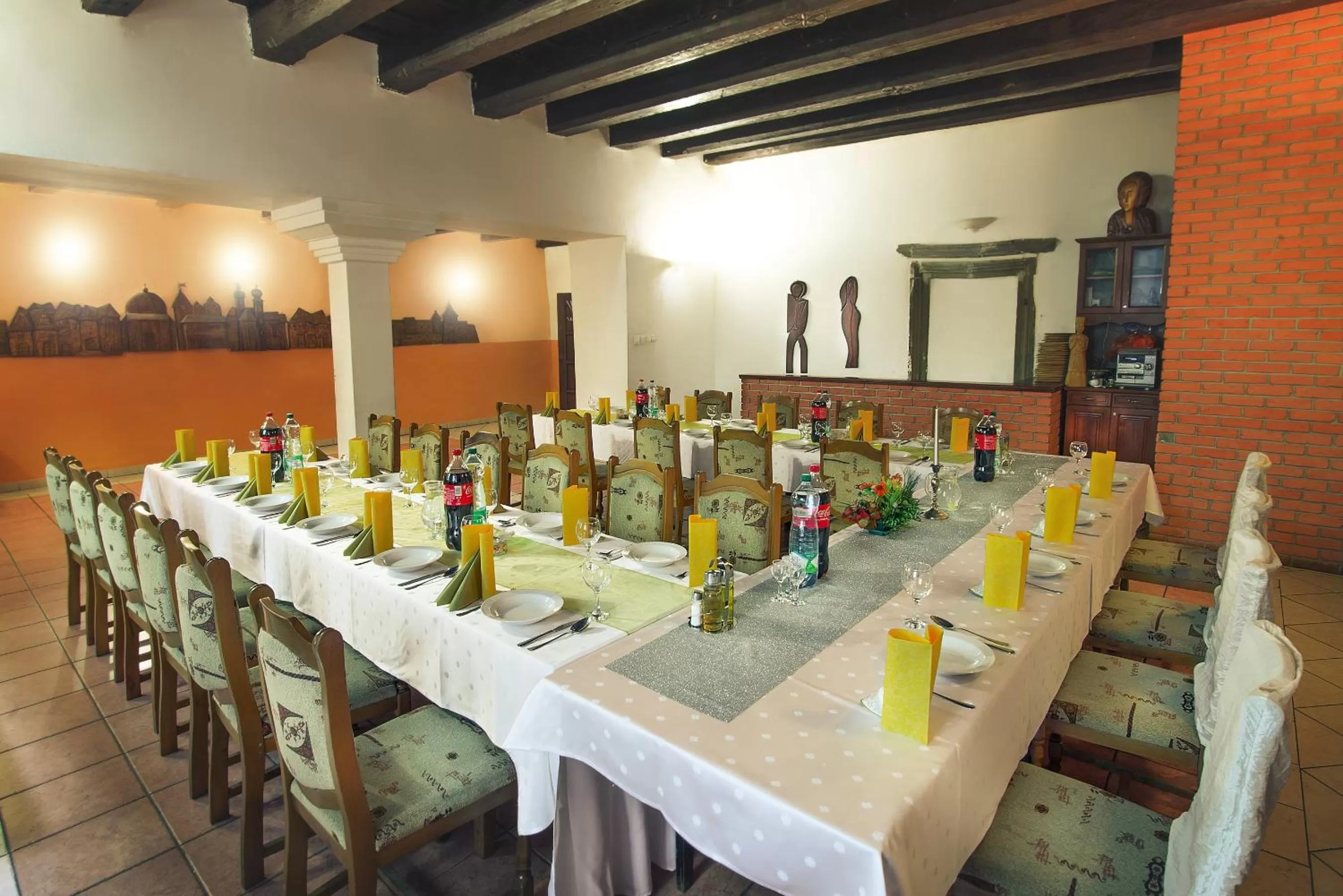 Restaurant/places to eat in Hotel Arkada